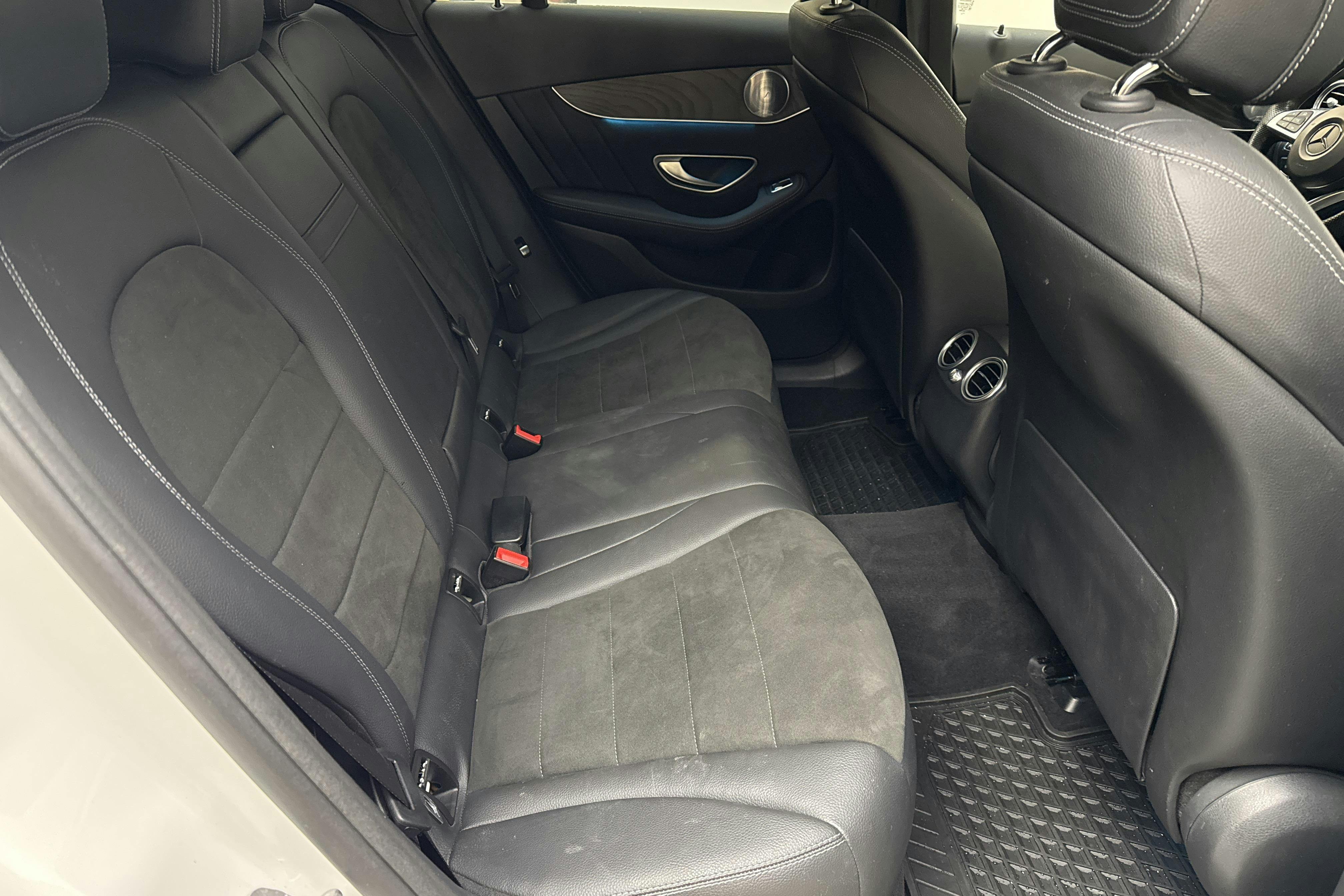 Mercedes GLC 220 d 4MATIC X253 (170hk) - 10 389 mil - Automat - vit - 2018