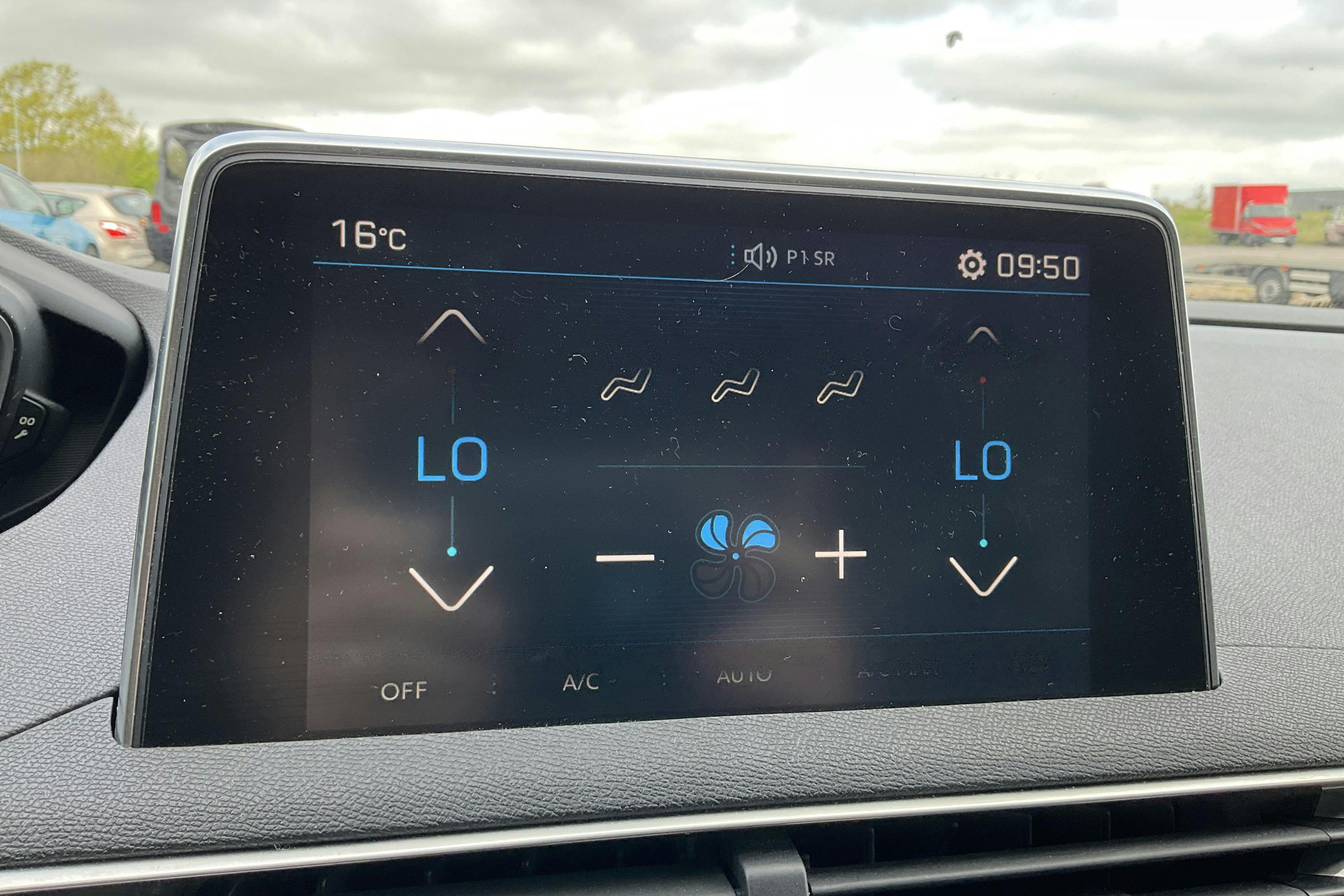 Peugeot 3008 1.2 PureTech (130hk) - 8 668 mil - Automat - brun - 2017