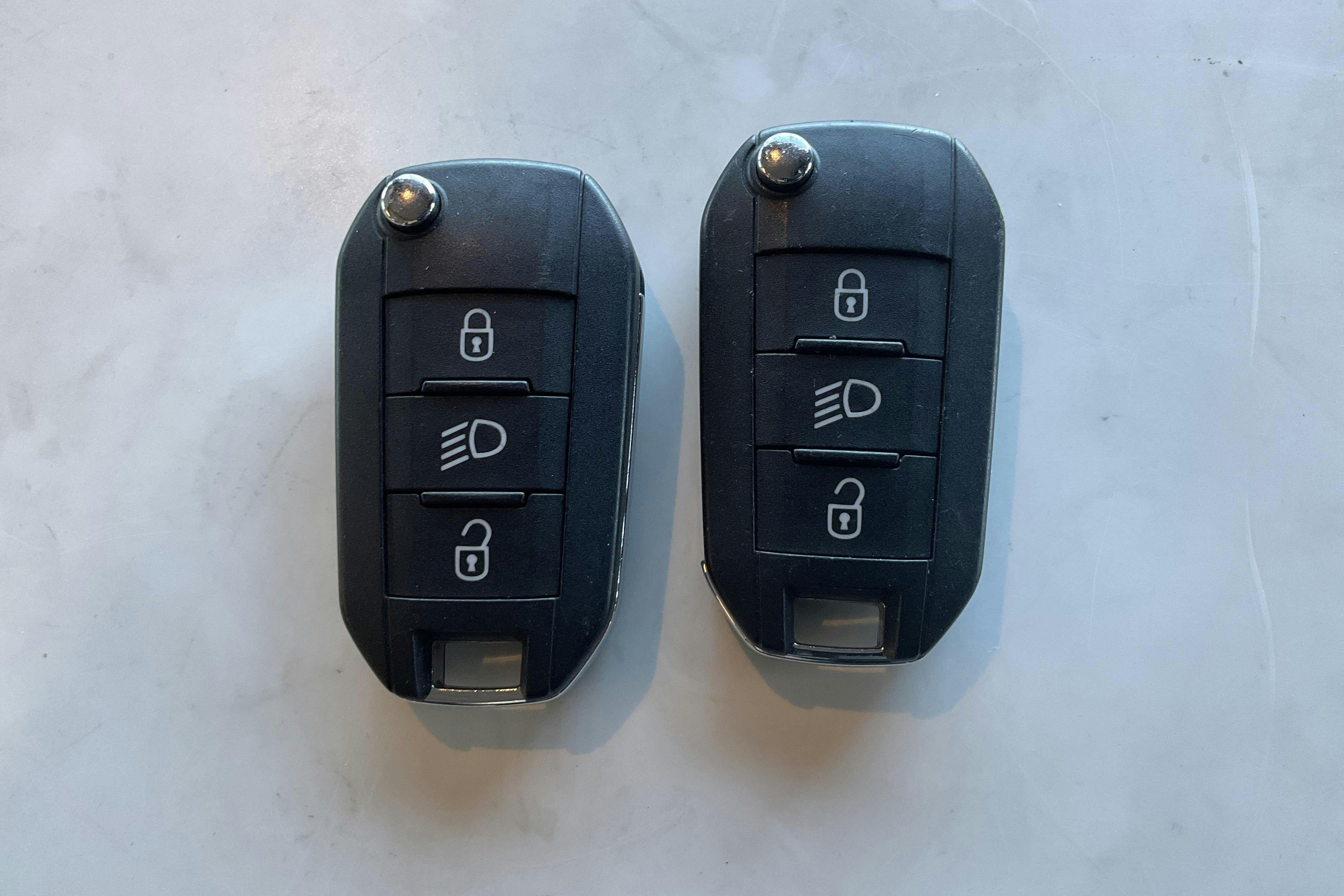 Peugeot 3008 1.2 PureTech (130hk) - 8 668 mil - Automat - brun - 2017
