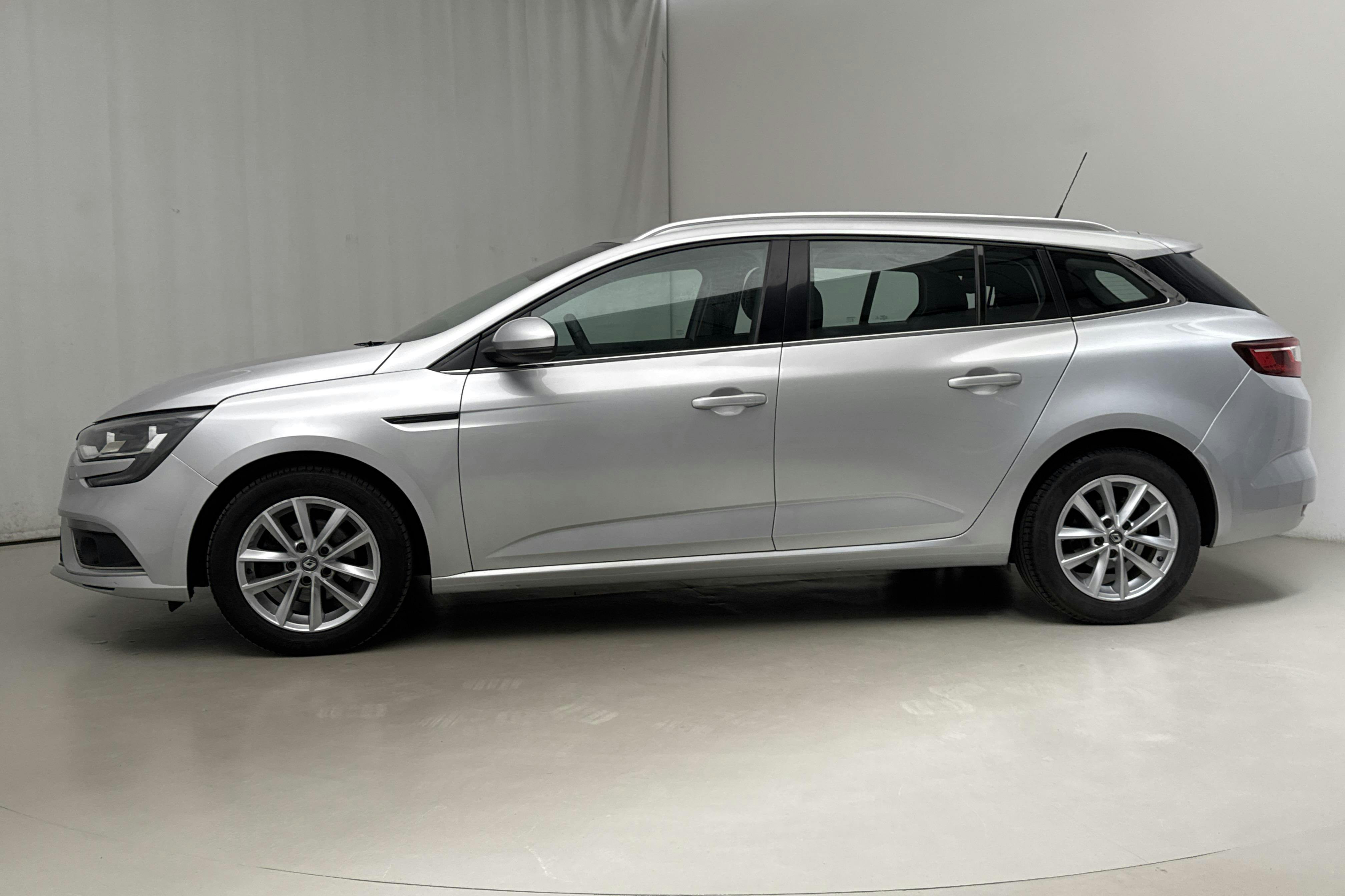 Renault Mégane 1.2 TCe Sport Tourer (130hk) - 113 760 km - Manual - silver - 2017