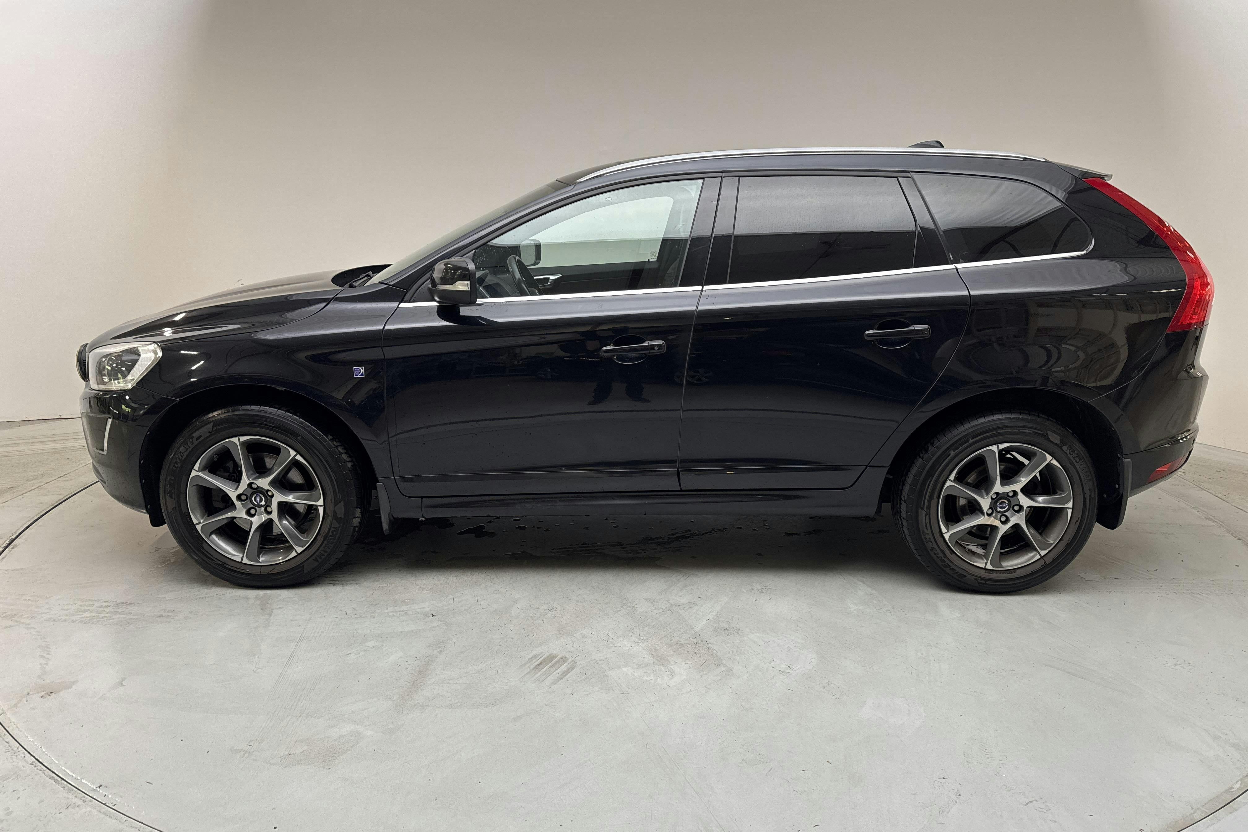 Volvo XC60 D4 AWD (181hk) - 27 074 mil - Automat - svart - 2015