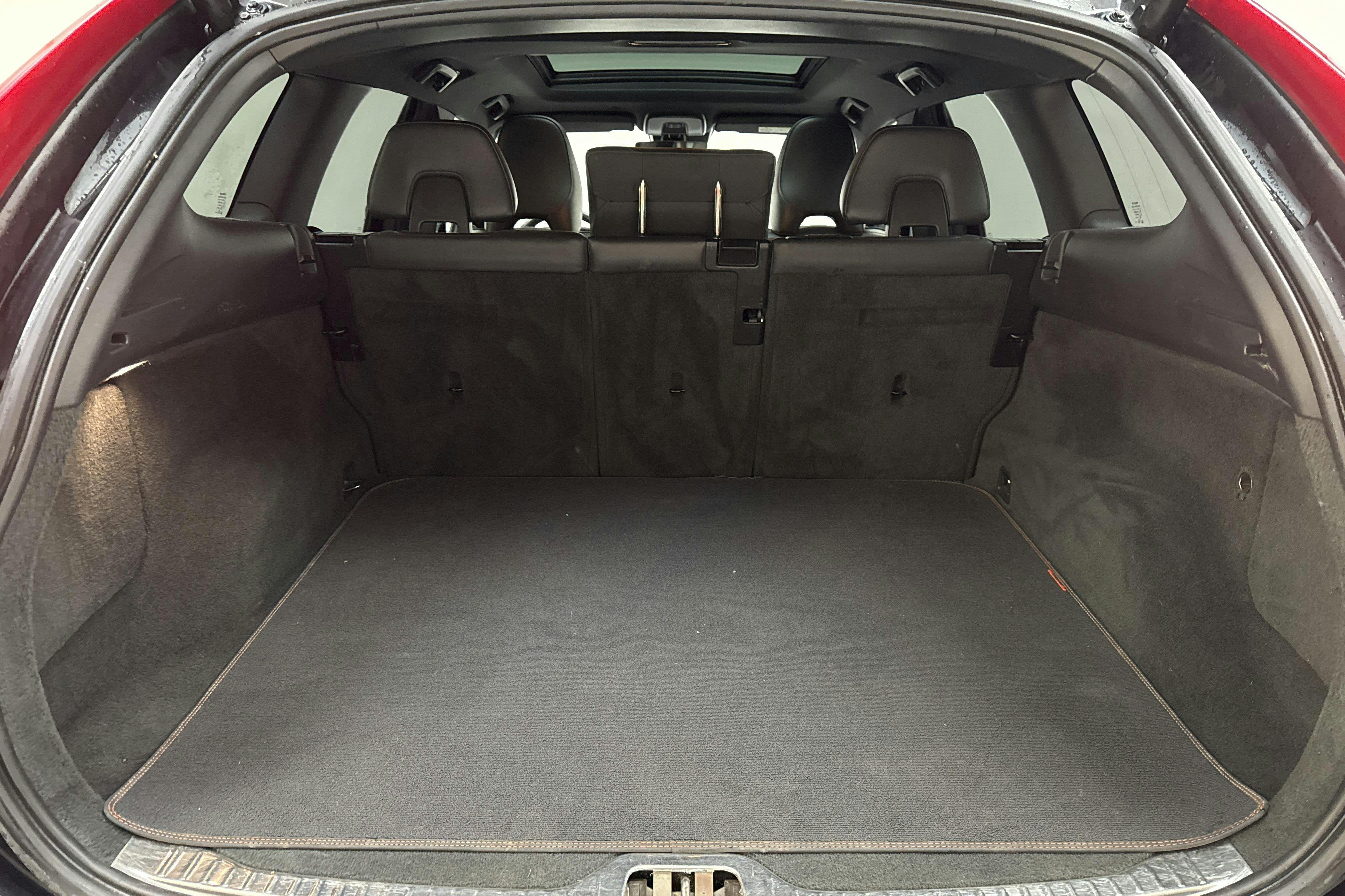 Volvo XC60 D4 AWD (181hk) - 27 074 mil - Automat - svart - 2015