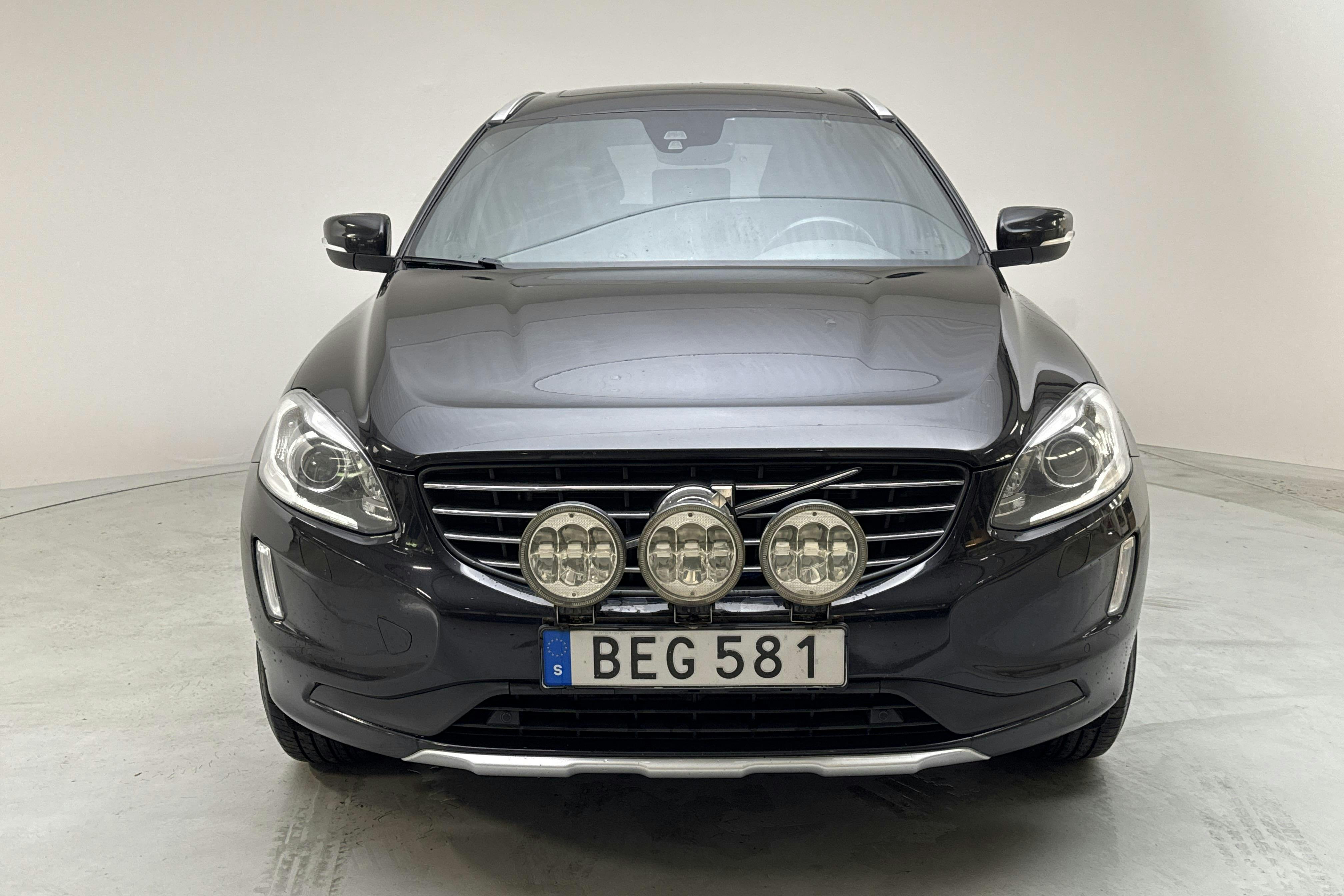 Volvo XC60 D4 AWD (181hk) - 27 074 mil - Automat - svart - 2015