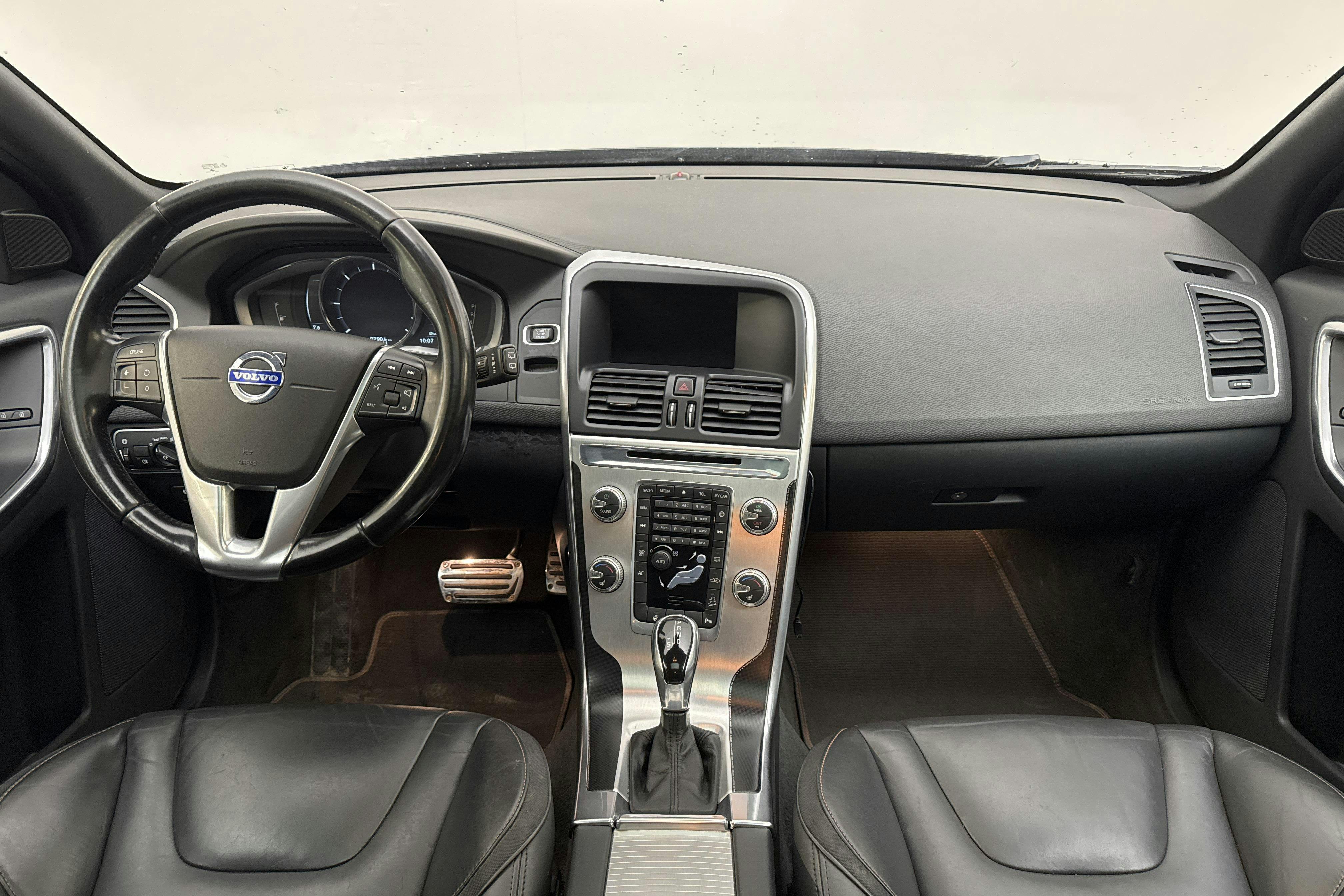 Volvo XC60 D4 AWD (181hk) - 27 074 mil - Automat - svart - 2015