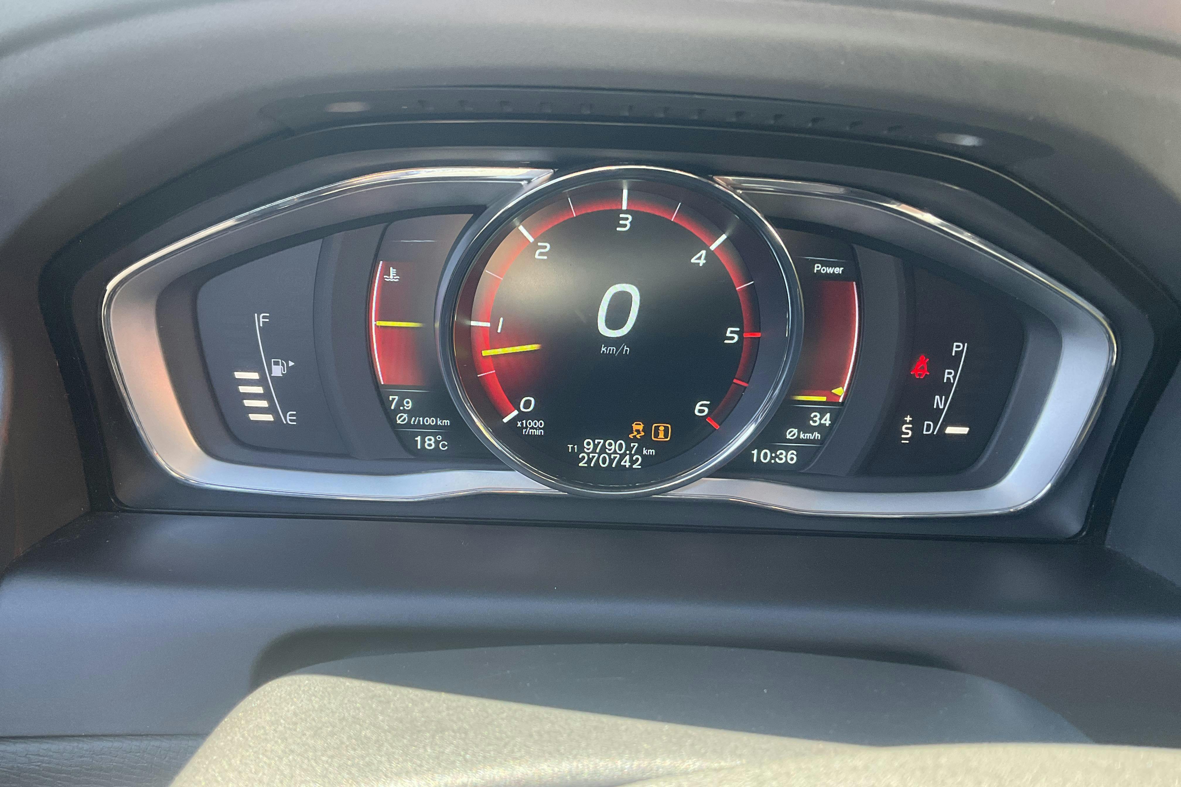 Volvo XC60 D4 AWD (181hk) - 27 074 mil - Automat - svart - 2015