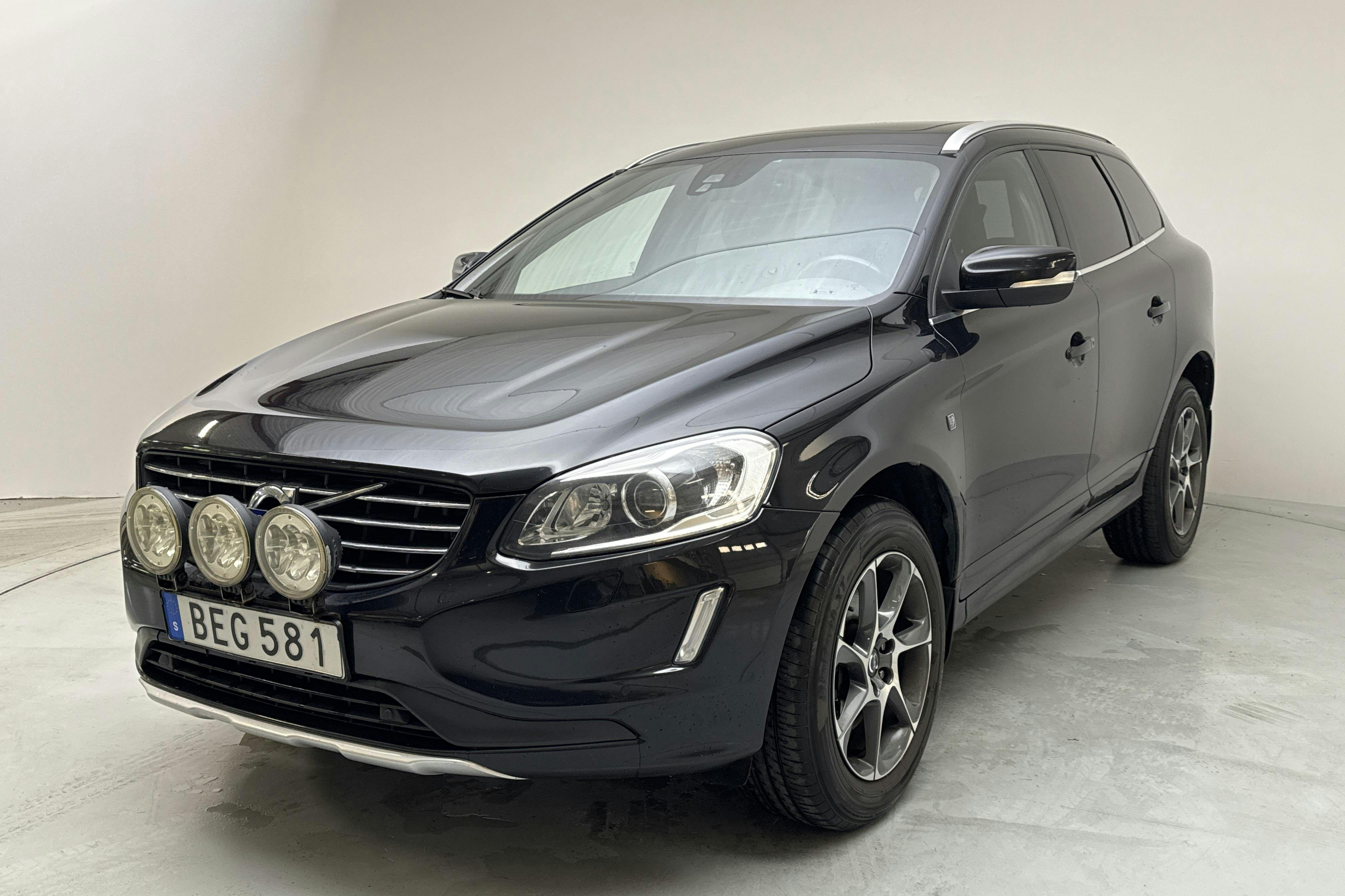 Volvo XC60 D4 AWD (181hk) - 27 074 mil - Automat - svart - 2015