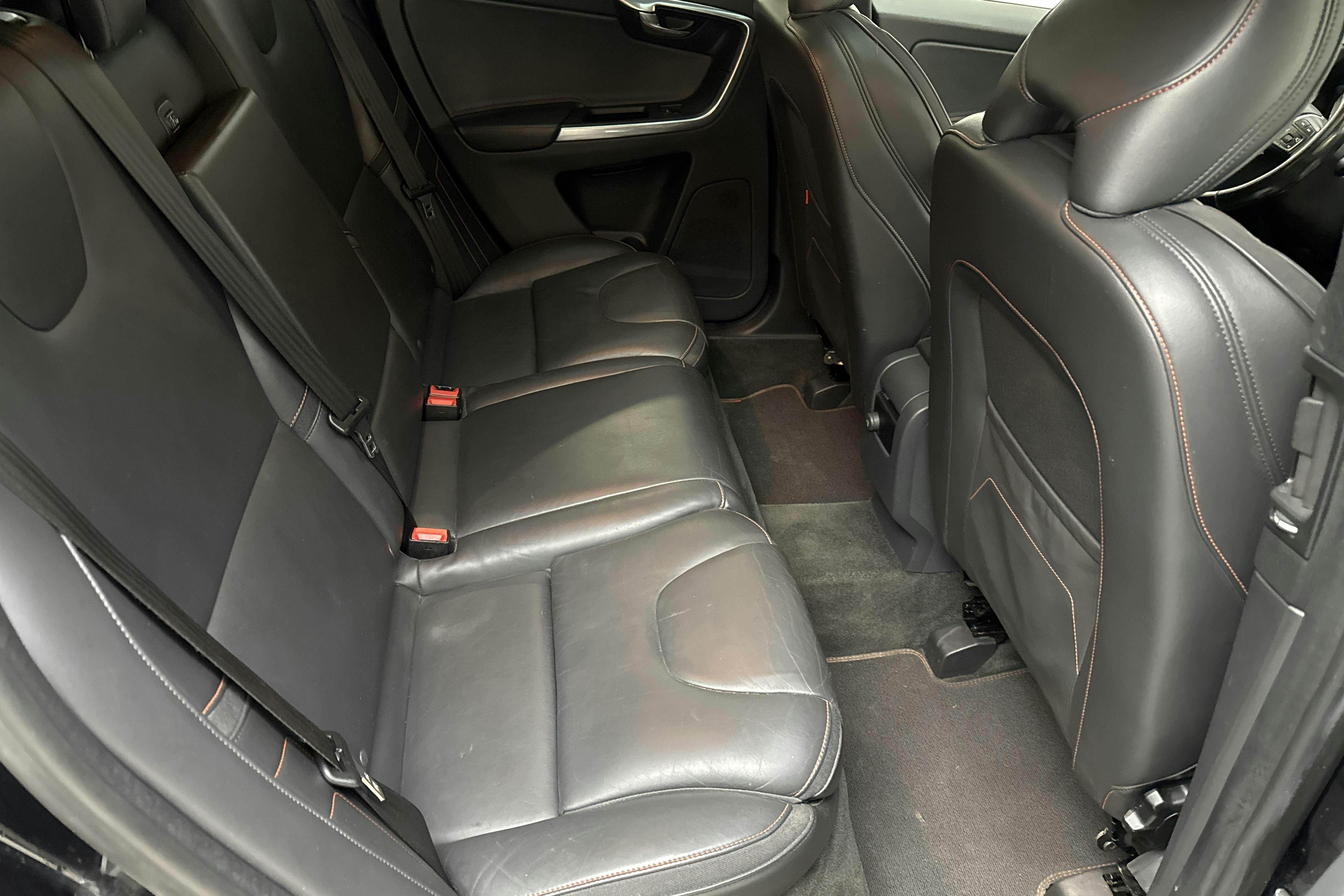 Volvo XC60 D4 AWD (181hk) - 27 074 mil - Automat - svart - 2015