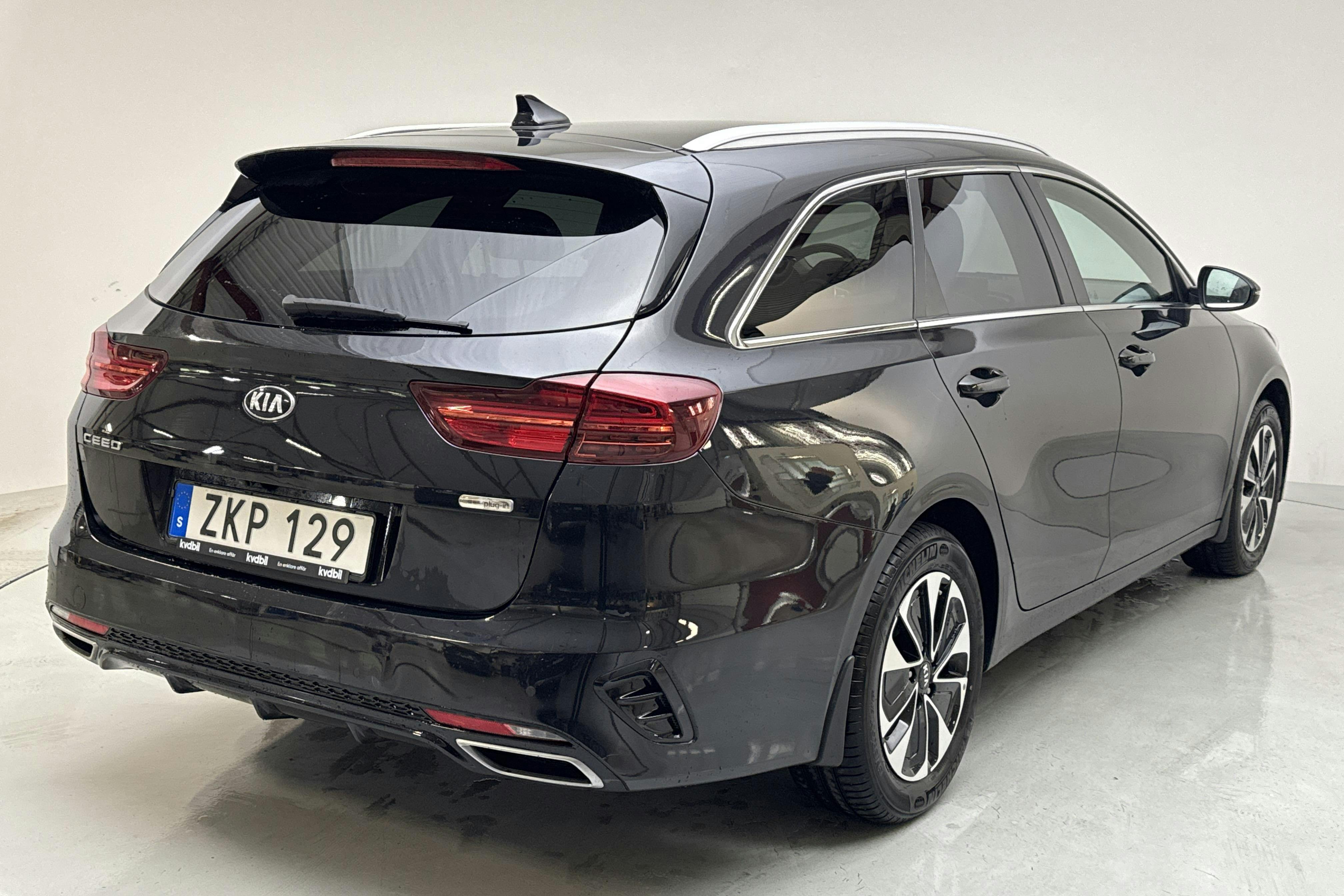 KIA Ceed 1.6 Plug-in Hybrid SW (141hk) - 7 309 mil - Automat - svart - 2020