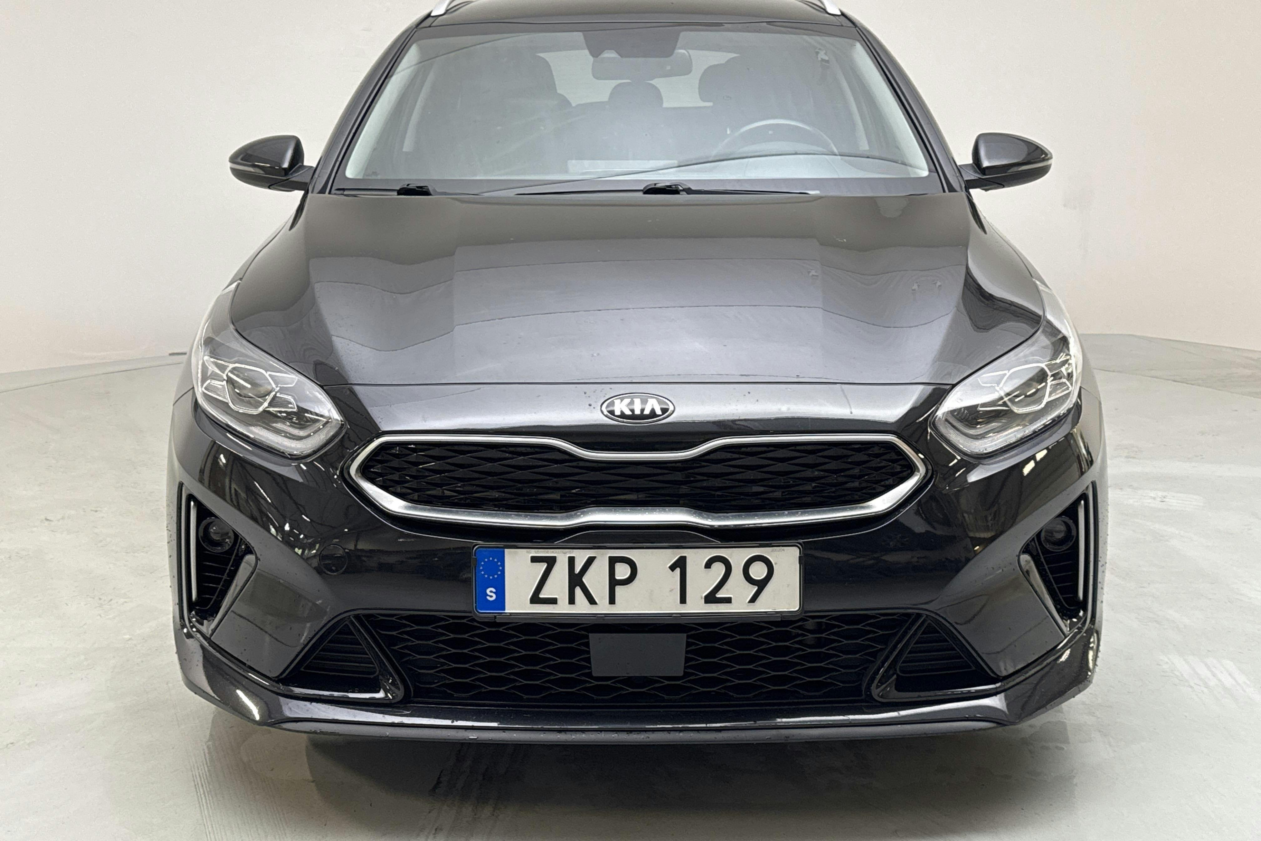 KIA Ceed 1.6 Plug-in Hybrid SW (141hk) - 7 309 mil - Automat - svart - 2020