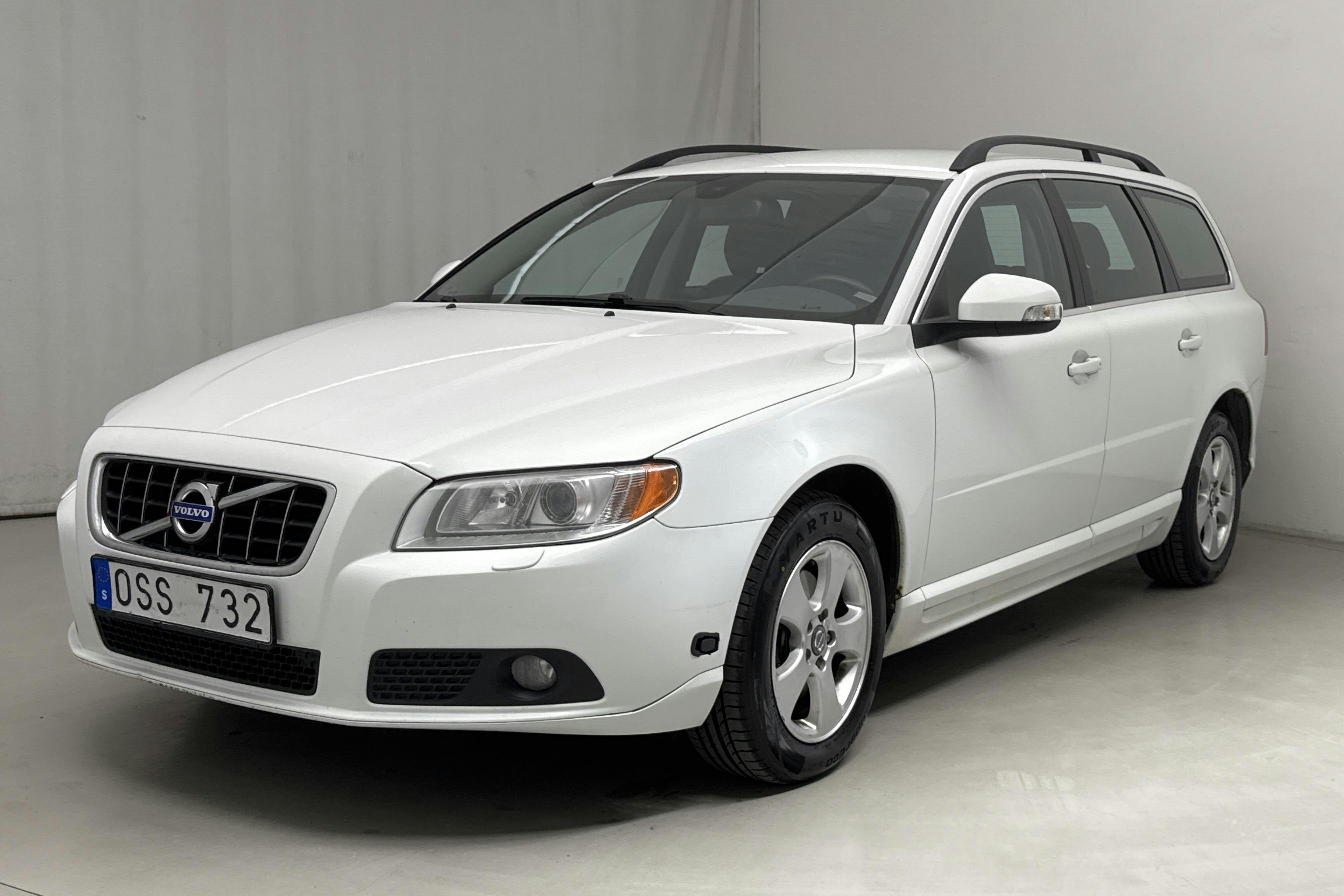 Volvo V70 II 2.0F (145hk) - 265 510 km - Käsitsi - valge - 2010