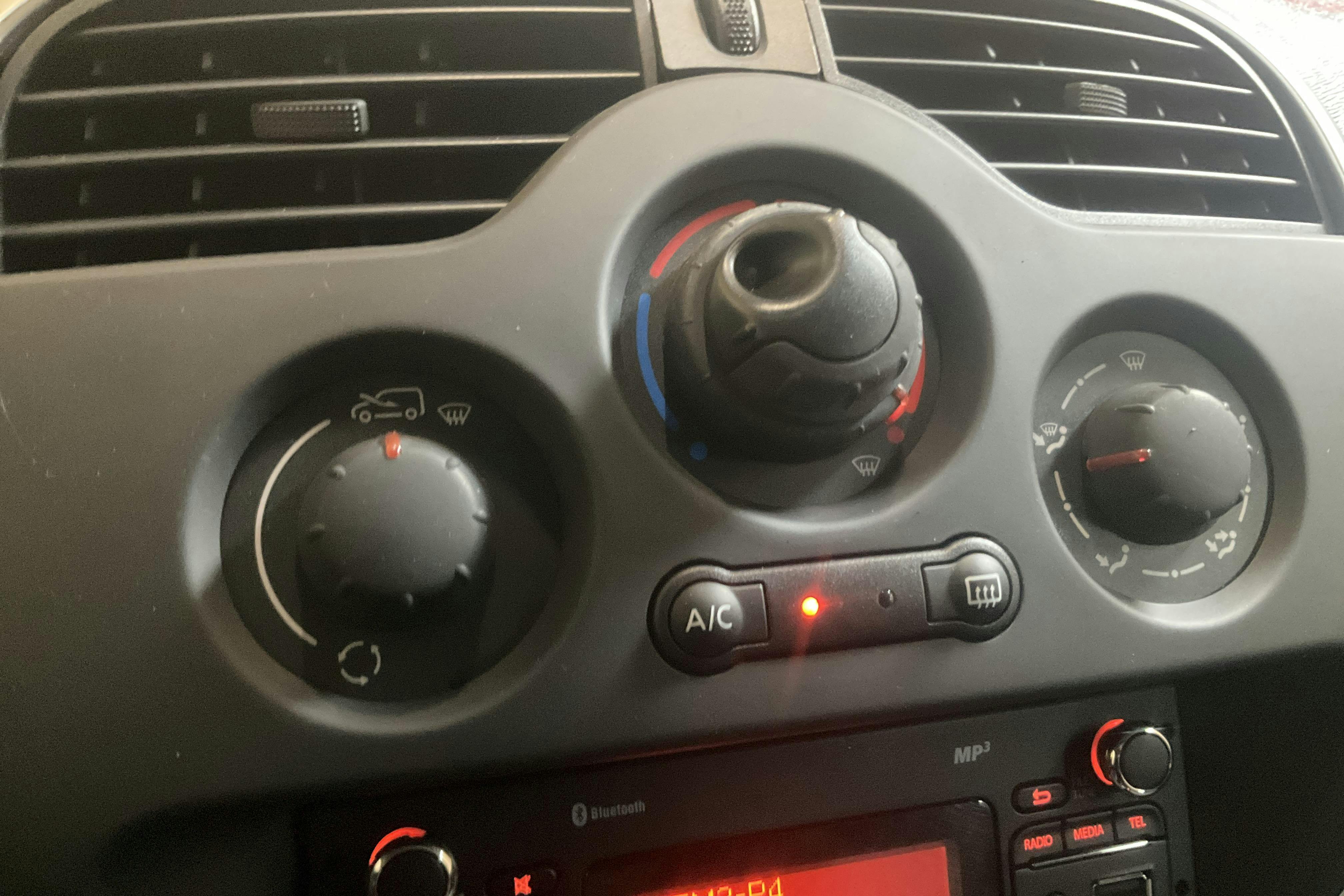 Renault Kangoo 1.5 dCi Skåp (75hk) - 9 425 mil - Manuell - vit - 2015