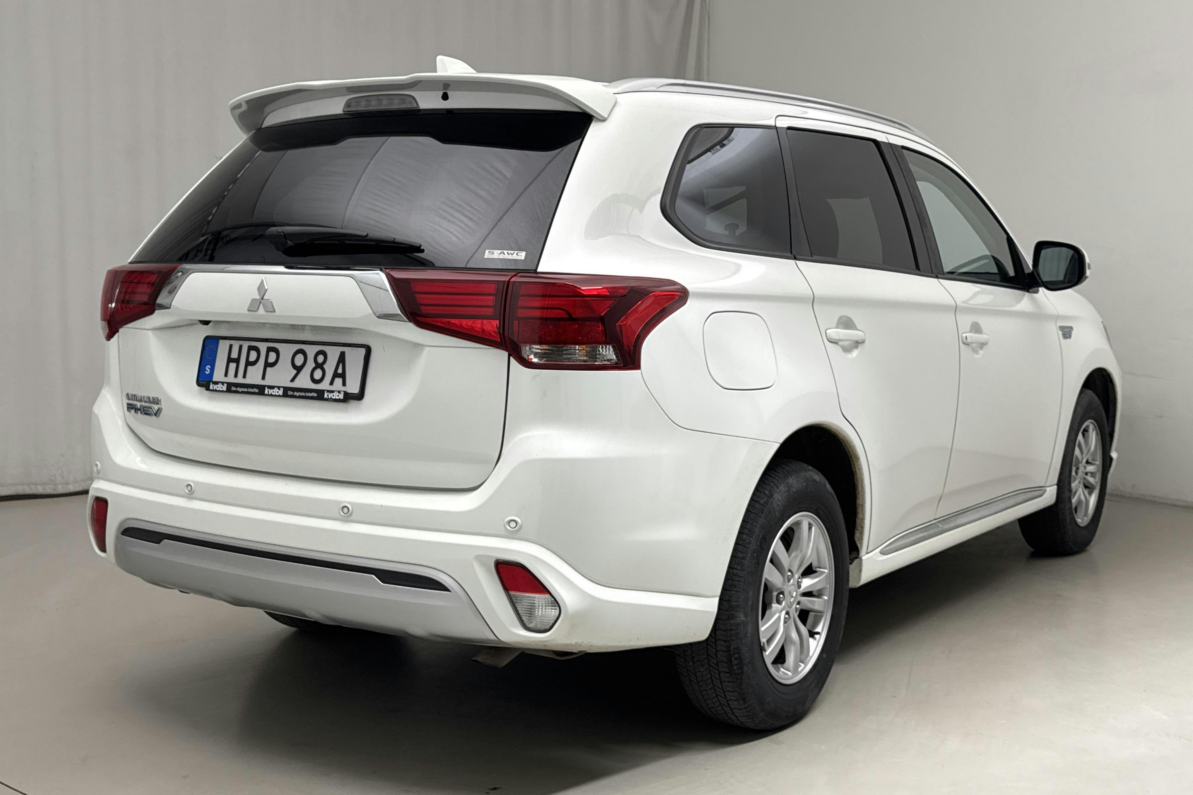 Mitsubishi Outlander 2.4 Plug-in Hybrid 4WD (136hk) - 7 090 mil - Automat - vit - 2020