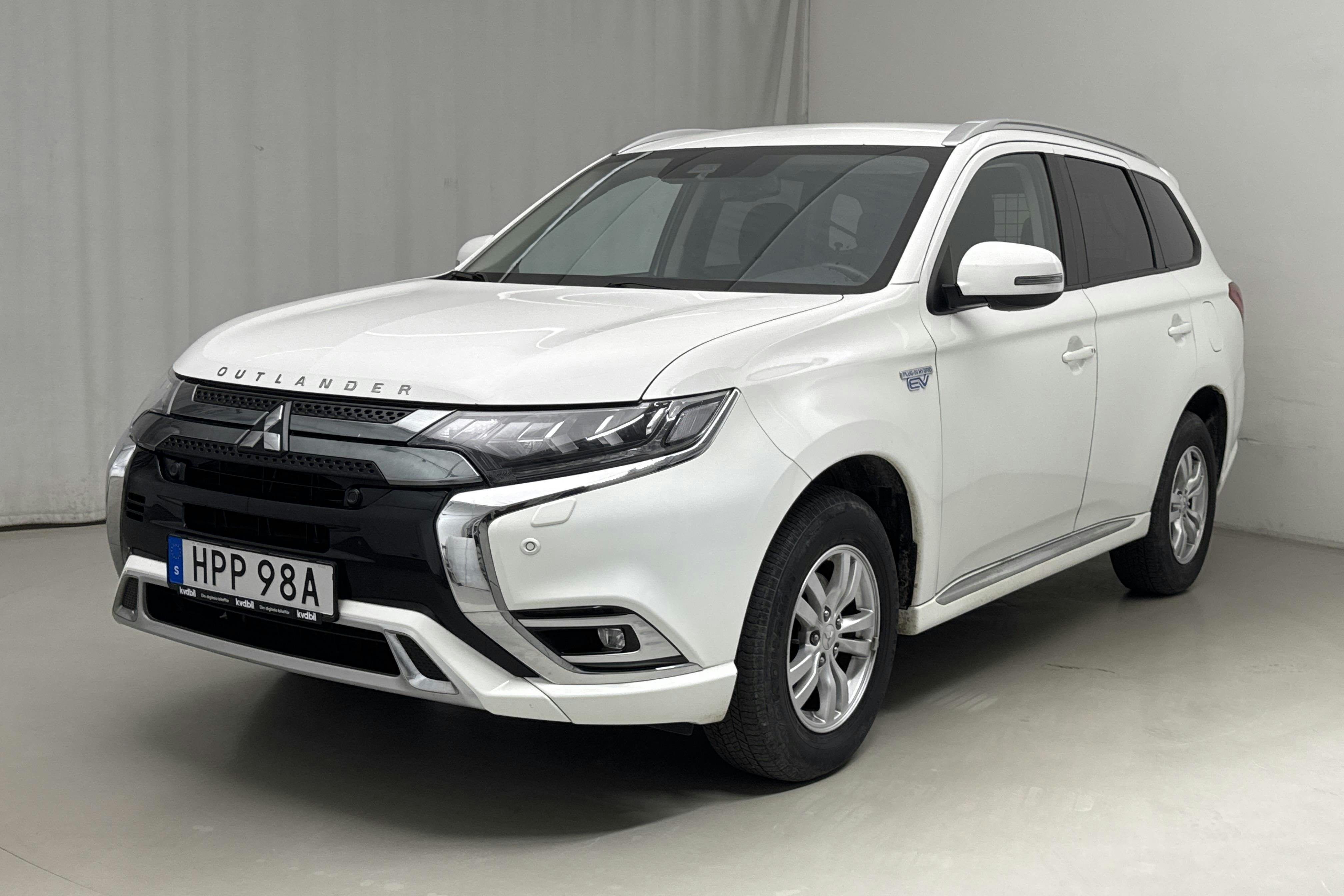 Mitsubishi Outlander 2.4 Plug-in Hybrid 4WD (136hk) - 70 900 km - Automatyczna - biały - 2020