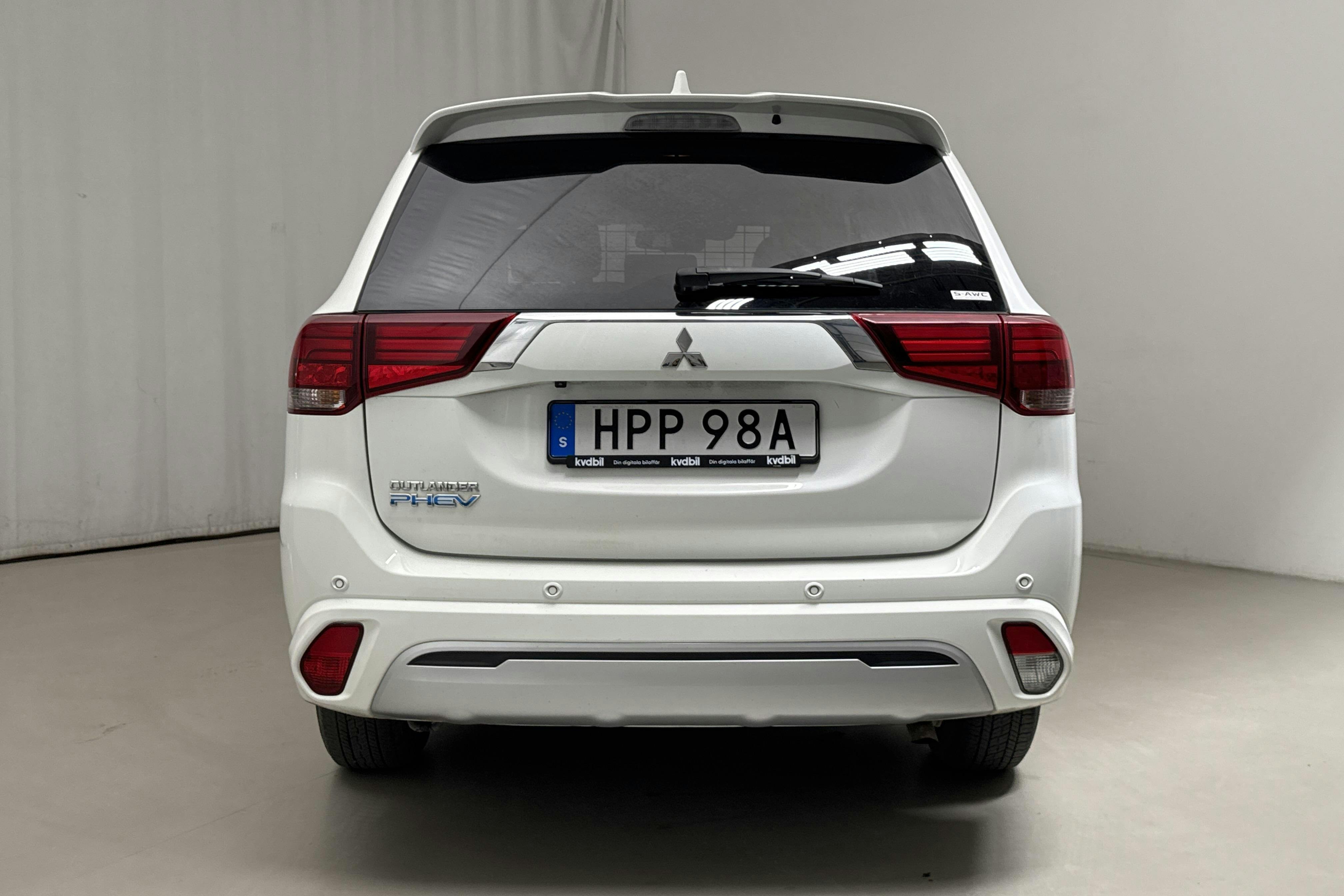 Mitsubishi Outlander 2.4 Plug-in Hybrid 4WD (136hk) - 7 090 mil - Automat - vit - 2020
