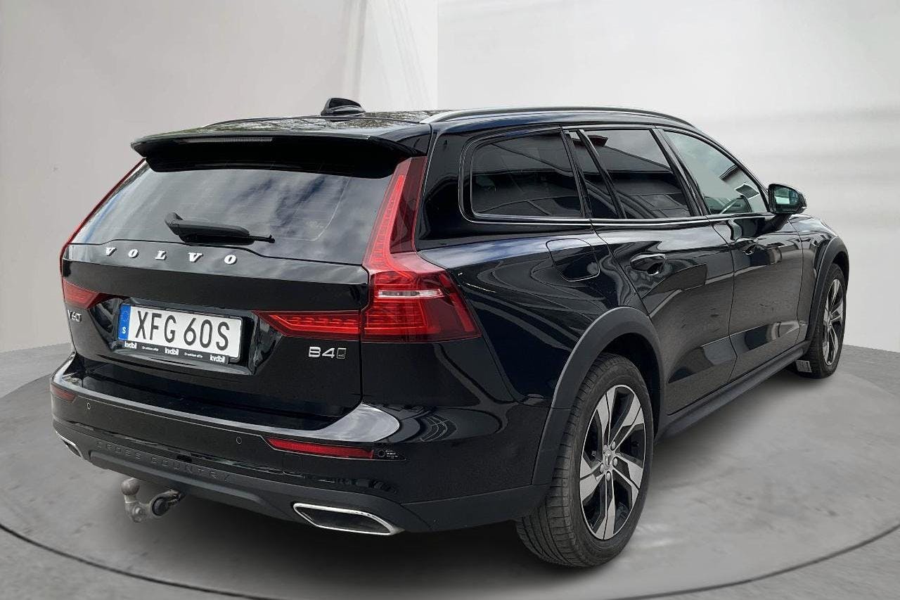 Volvo V60 B4 Cross Country AWD Mildhybrid, Diesel (197hk) - 18 007 mil - Automat - svart - 2022