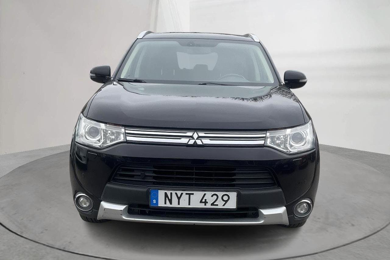 Mitsubishi Outlander 2.0 Plug-in Hybrid 4WD (121hk) - 17 686 mil - Automat - svart - 2015