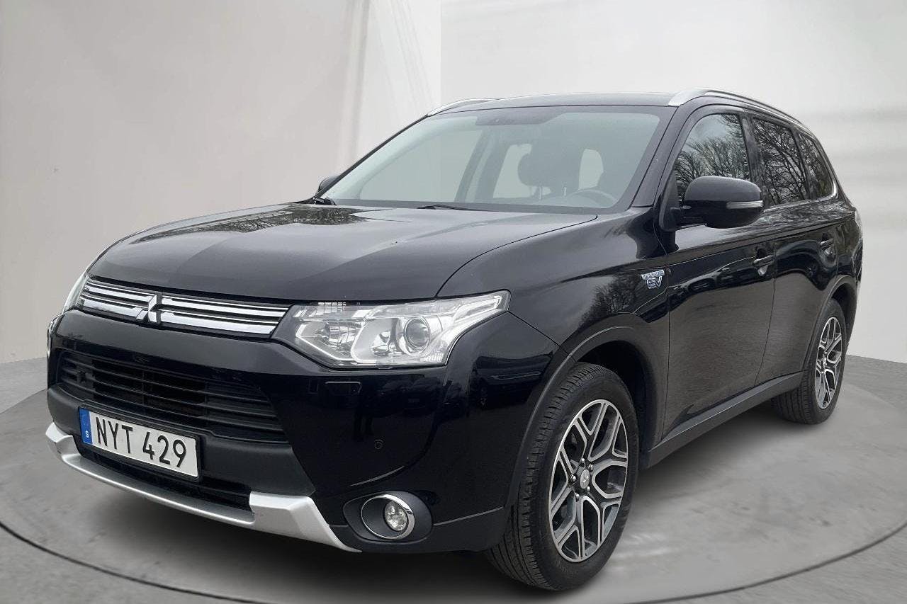Mitsubishi Outlander 2.0 Plug-in Hybrid 4WD (121hk) - 176 860 km - Automatic - black - 2015