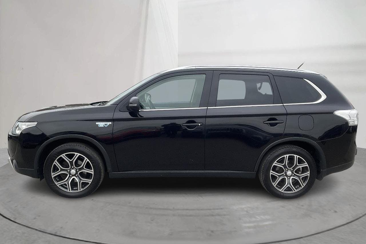 Mitsubishi Outlander 2.0 Plug-in Hybrid 4WD (121hk) - 17 686 mil - Automat - svart - 2015
