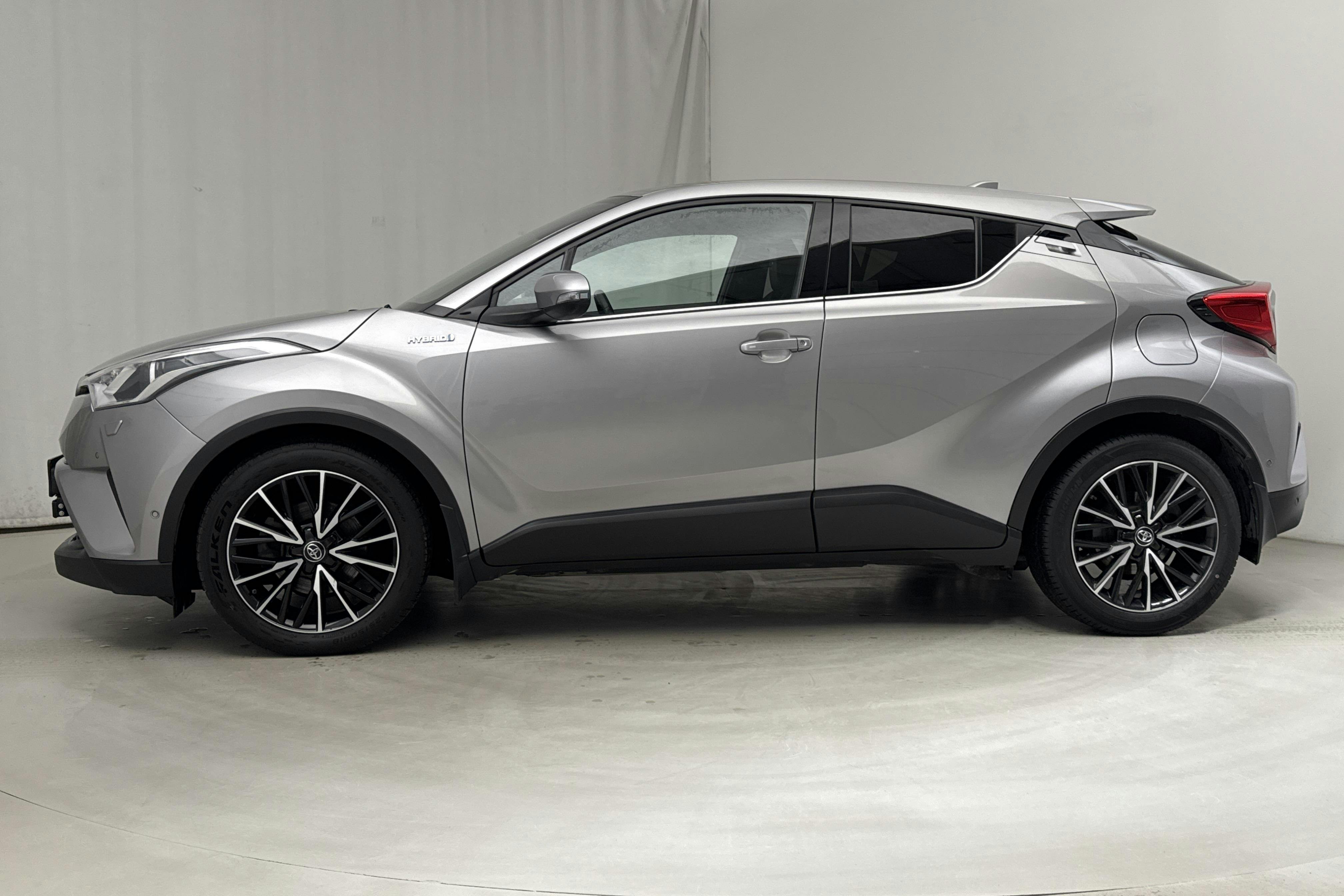 Toyota C-HR 1.8 HSD (122hk) - 8 162 mil - Automat - Dark Grey - 2017