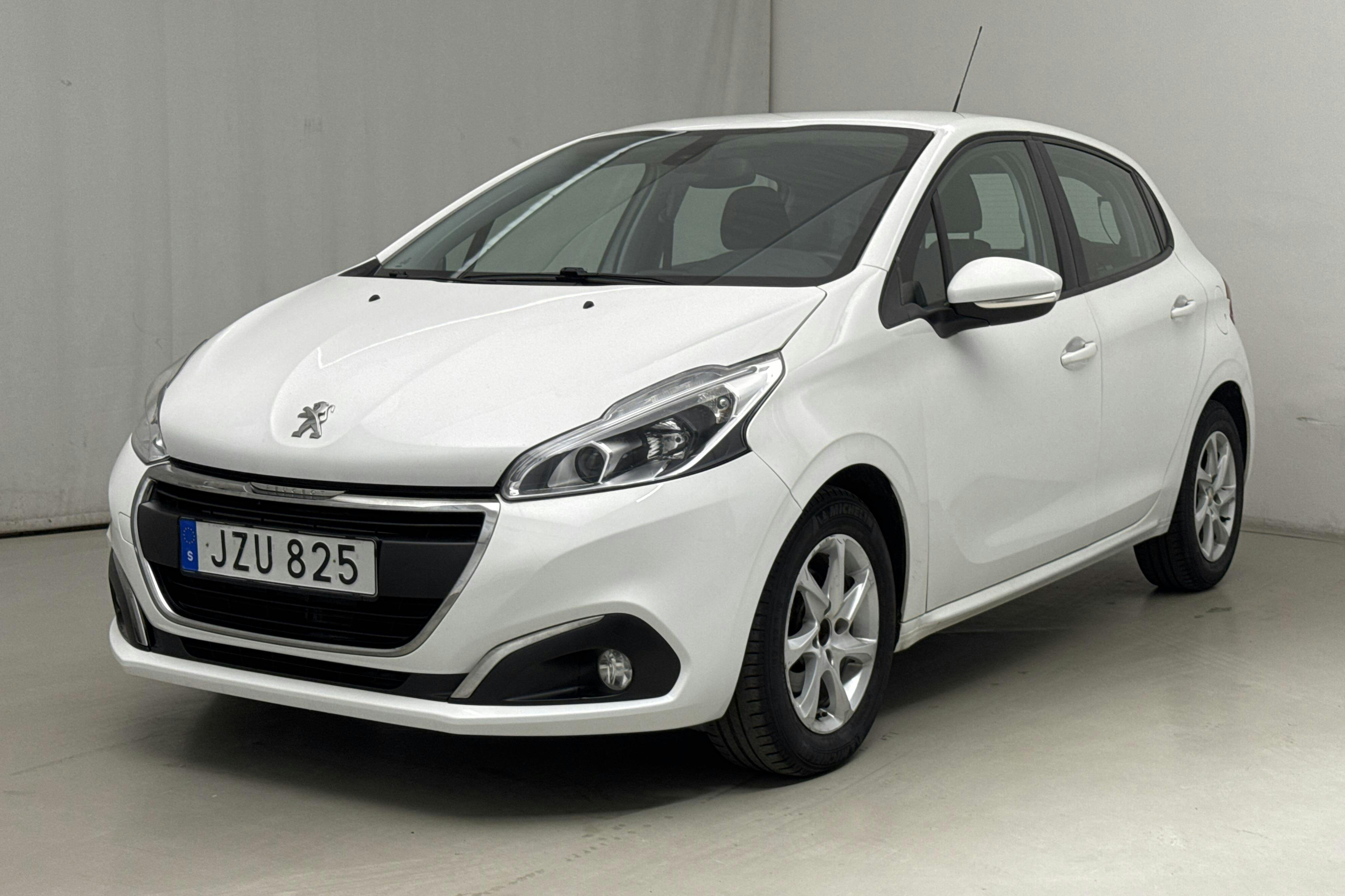 Peugeot 208 PureTech 5dr (82hk) - 167 840 km - Manualna - biały - 2016