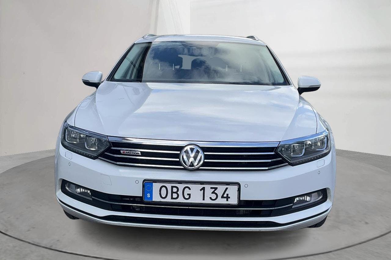 VW Passat 2.0 TDI Sportscombi 4MOTION (150hk) - 22 211 mil - Manuell - vit - 2016