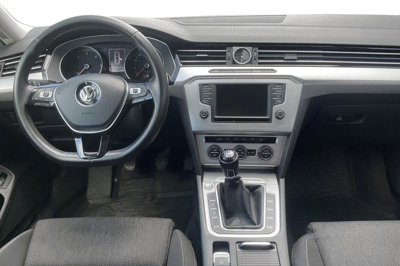 VW Passat 2.0 TDI Sportscombi 4MOTION (150hk) - 22 211 mil - Manuell - vit - 2016