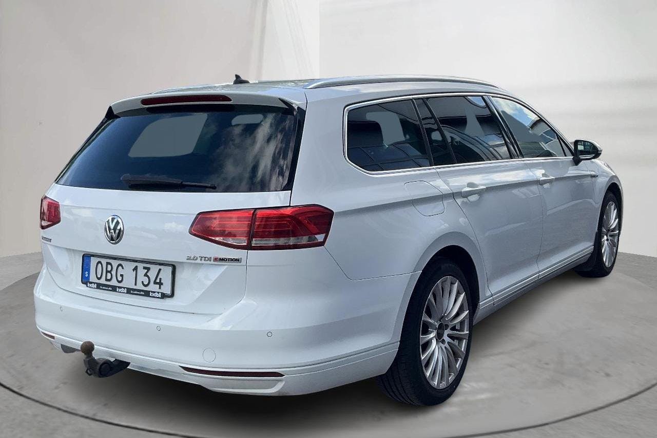 VW Passat 2.0 TDI Sportscombi 4MOTION (150hk) - 22 211 mil - Manuell - vit - 2016