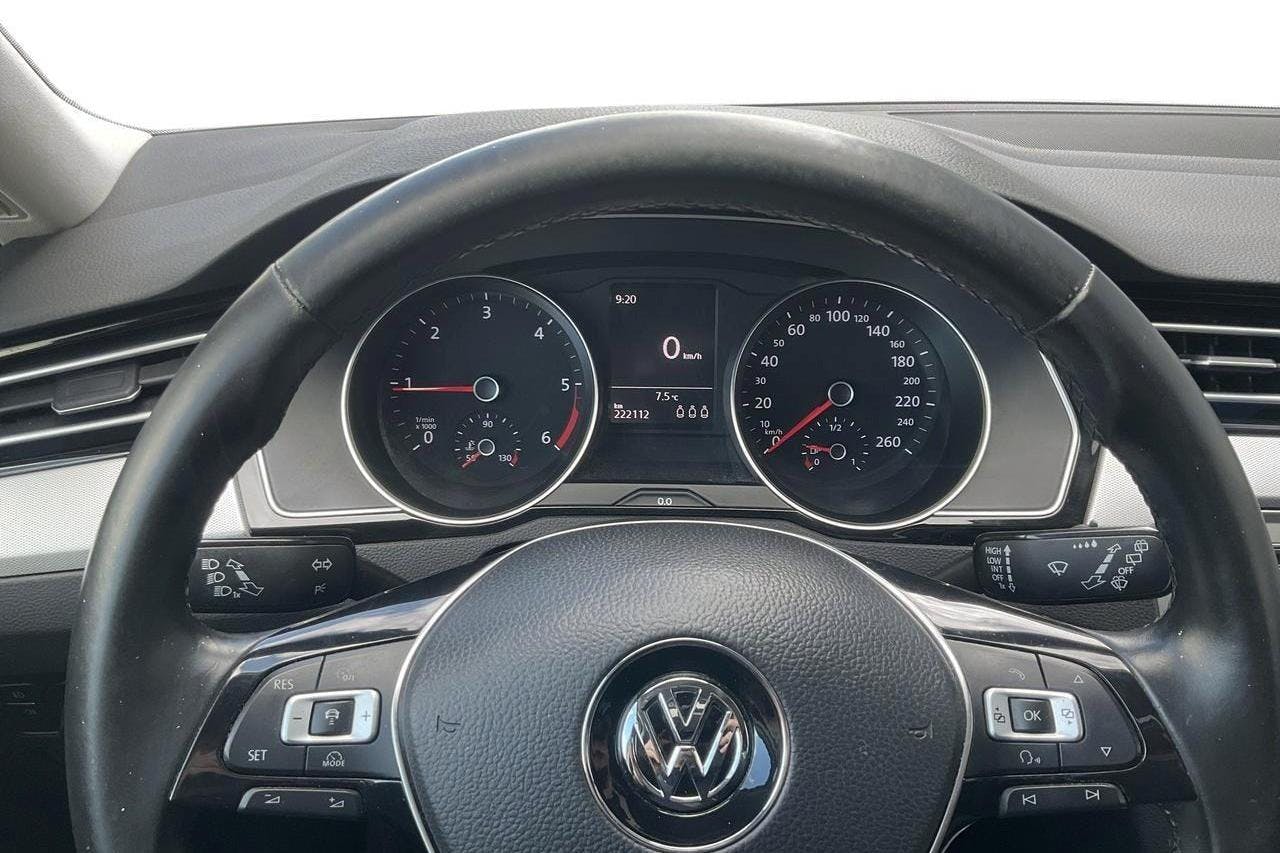 VW Passat 2.0 TDI Sportscombi 4MOTION (150hk) - 22 211 mil - Manuell - vit - 2016