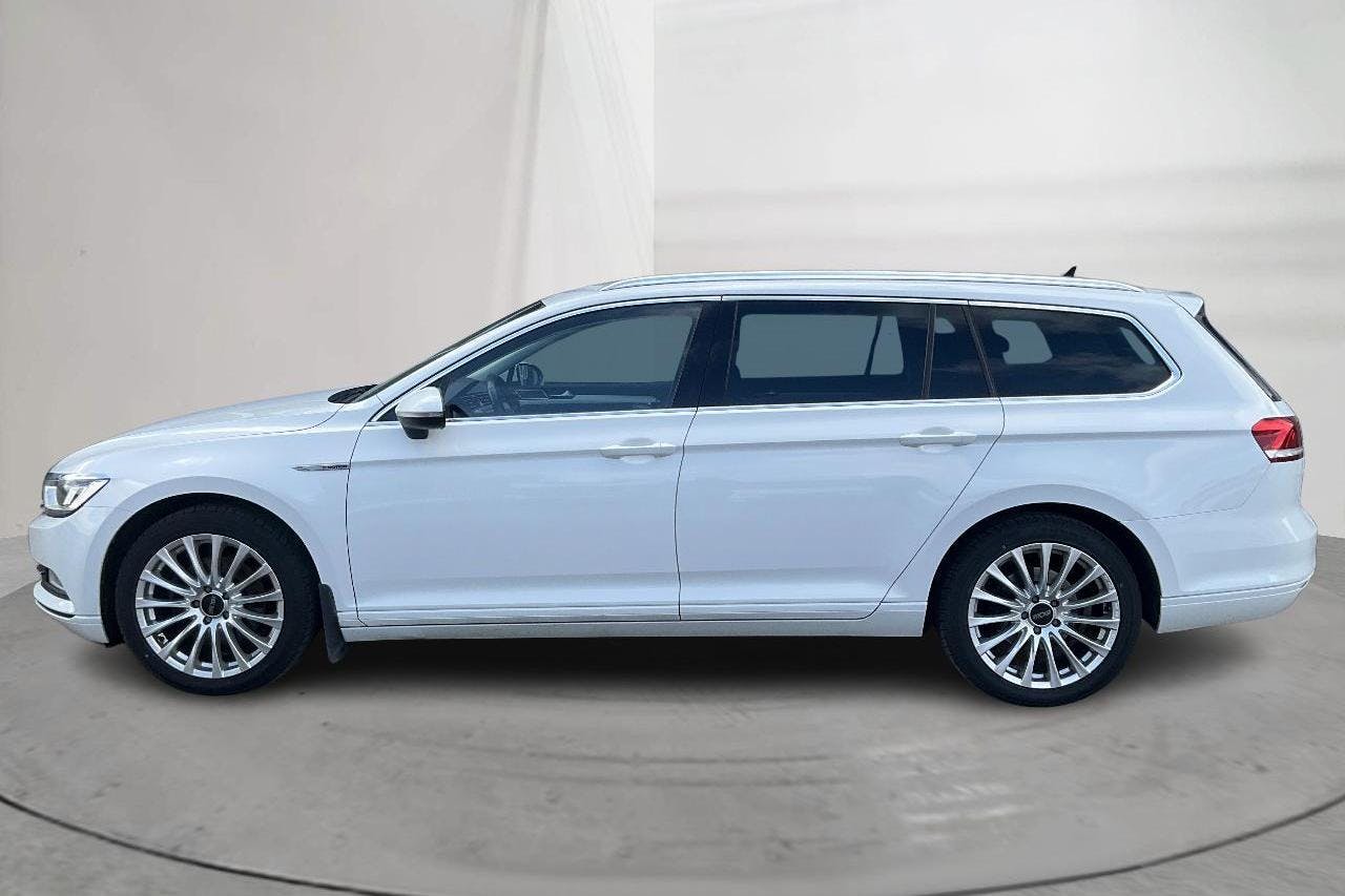 VW Passat 2.0 TDI Sportscombi 4MOTION (150hk) - 22 211 mil - Manuell - vit - 2016