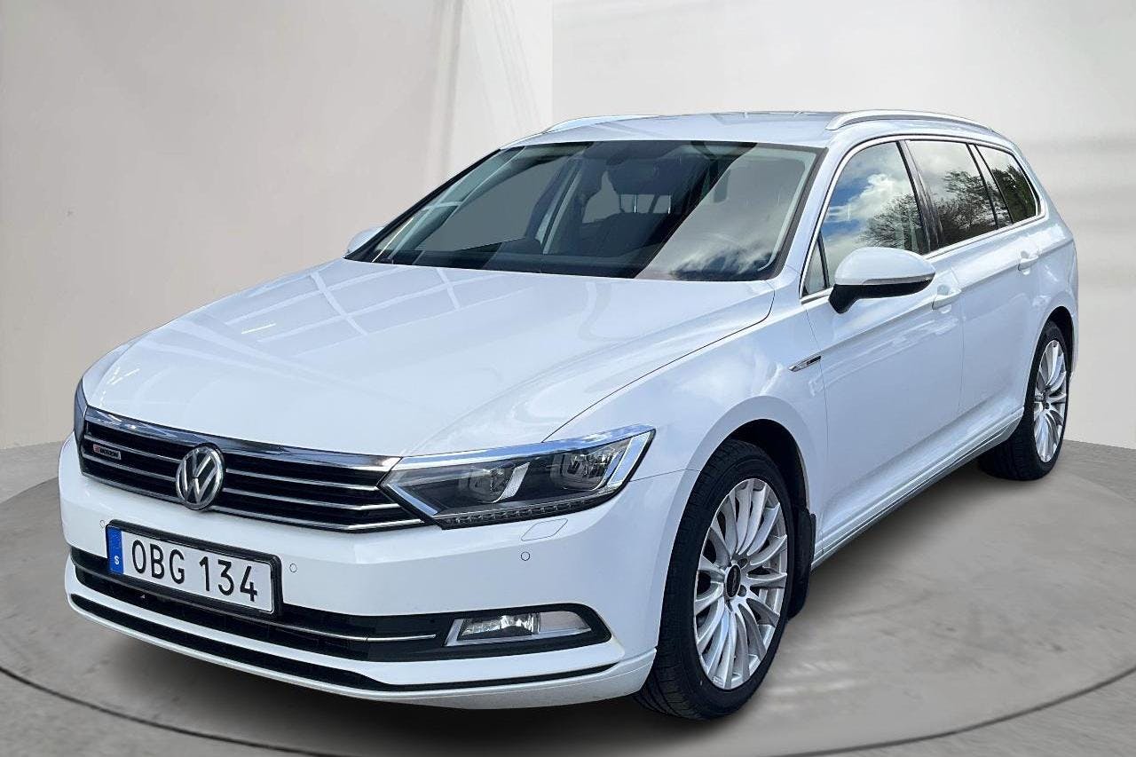 VW Passat 2.0 TDI Sportscombi 4MOTION (150hk) - 22 211 mil - Manuell - vit - 2016