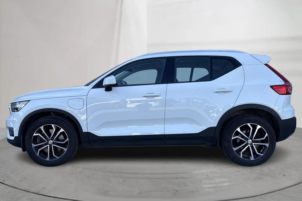 Volvo XC40 T5 2WD Twin Engine (262hk) - 8 943 mil - Automat - vit - 2020