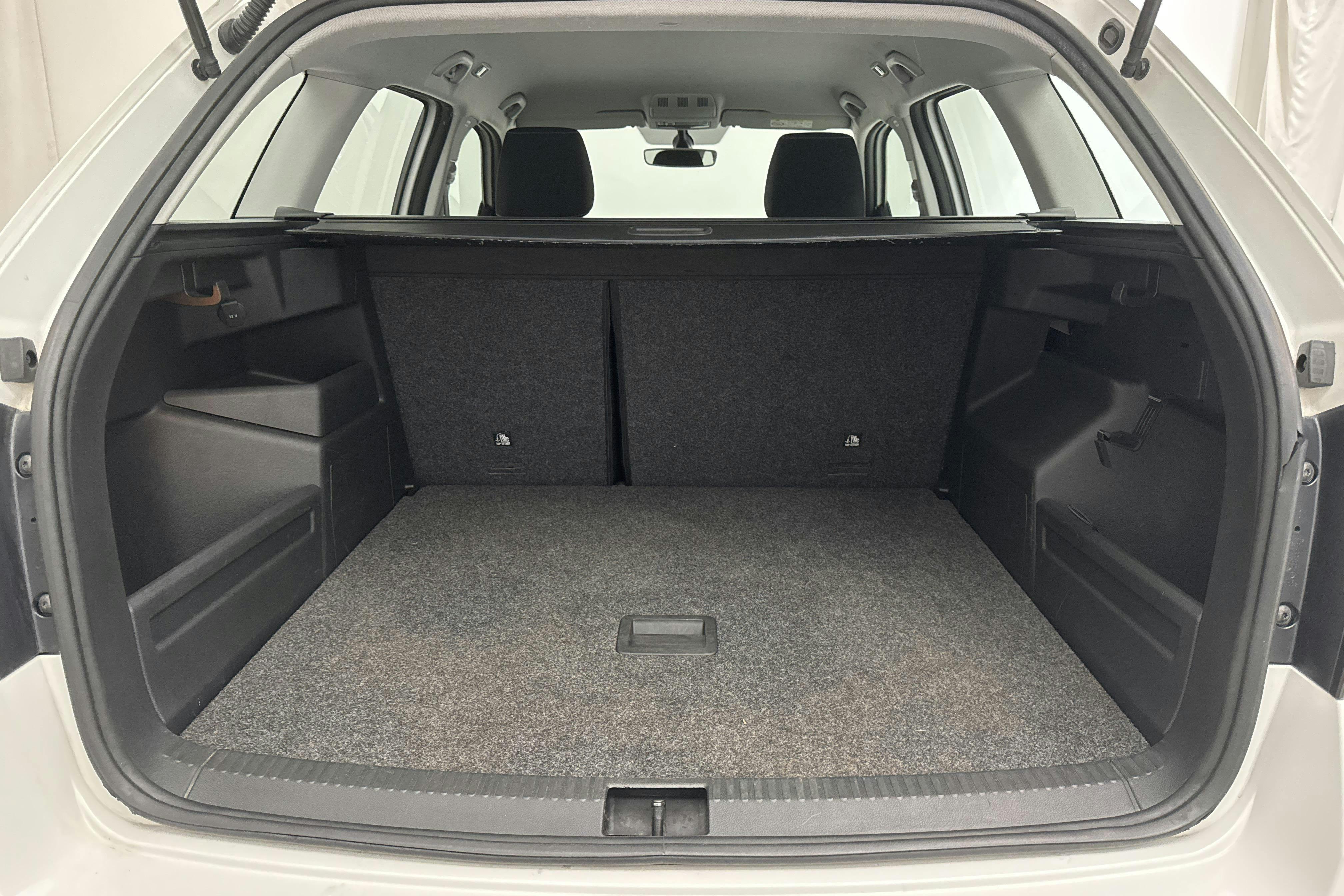 Skoda Fabia 1.2 TSI Kombi (110hk) - 14 779 mil - Manuell - vit - 2016