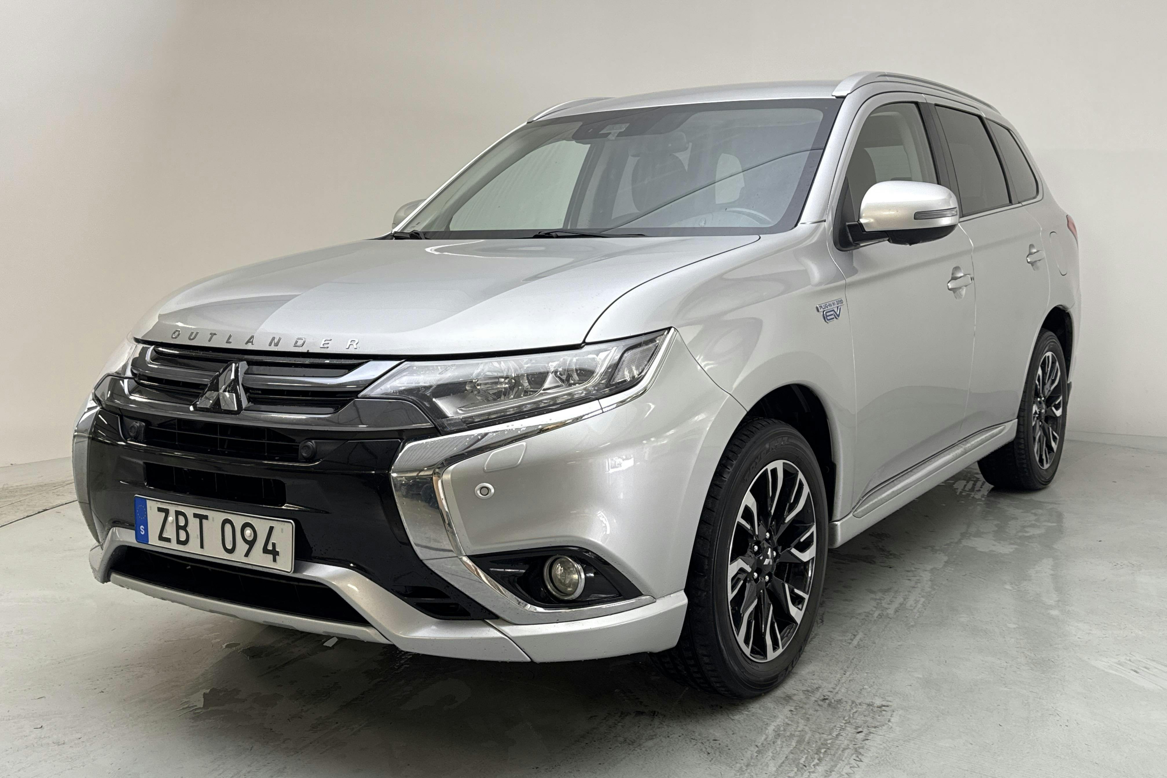 Mitsubishi Outlander 2.0 Plug-in Hybrid 4WD (121hk) - 171 440 km - Automaatne - hõbe - 2018