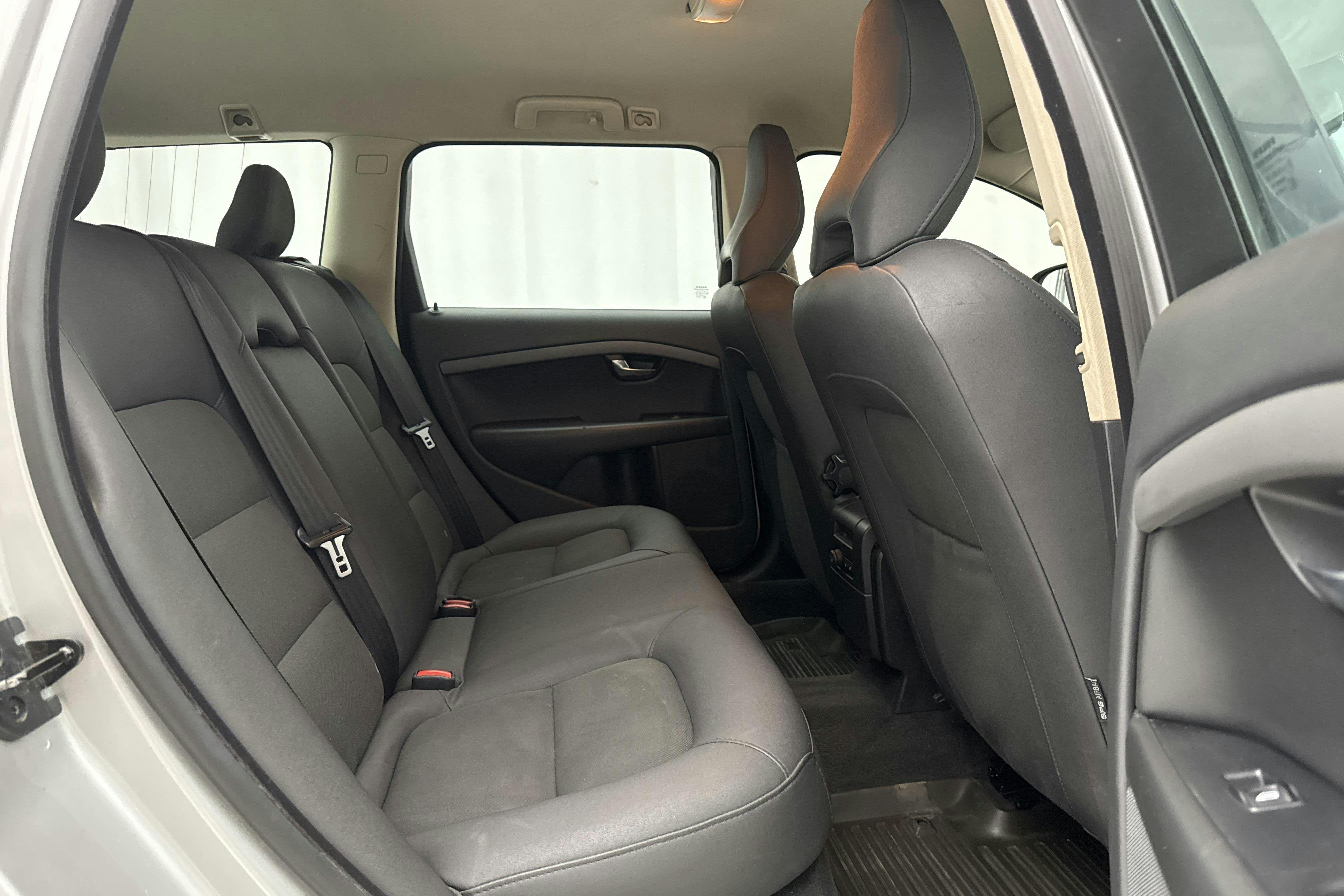 Volvo V70 II 2.0F (145hk) - 22 687 mil - Manuell - Light Grey - 2009