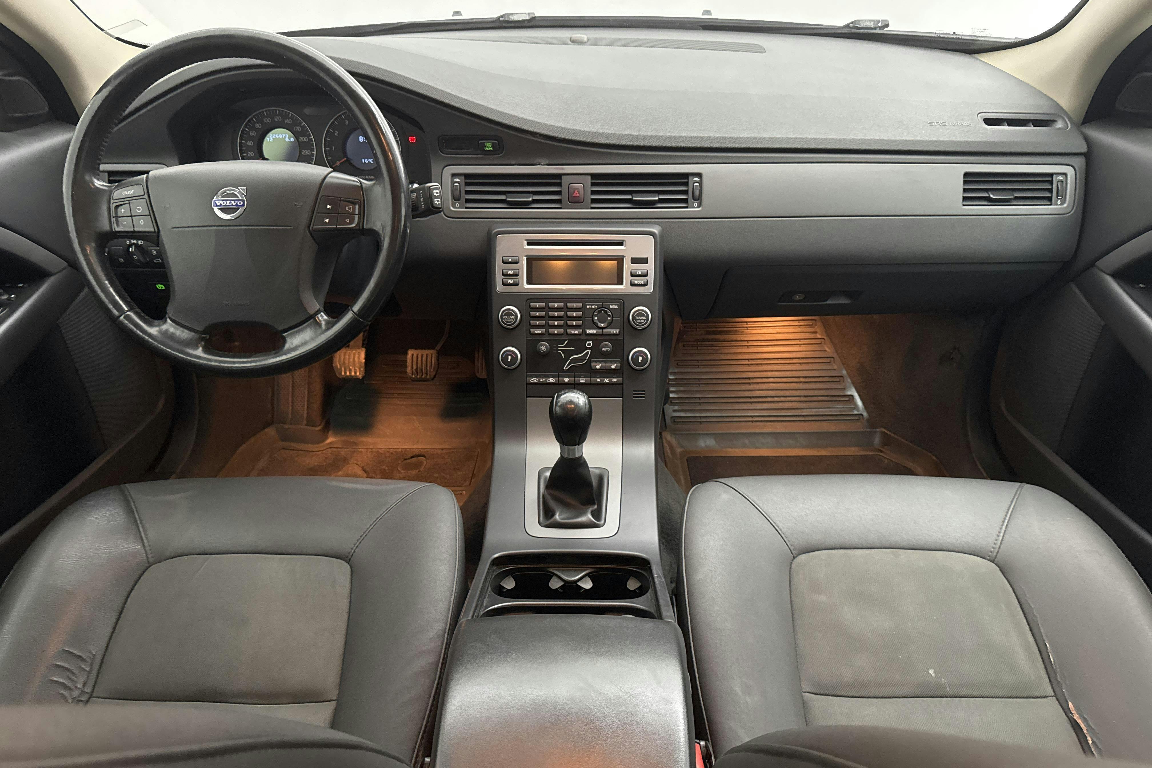 Volvo V70 II 2.0F (145hk) - 22 687 mil - Manuell - Light Grey - 2009