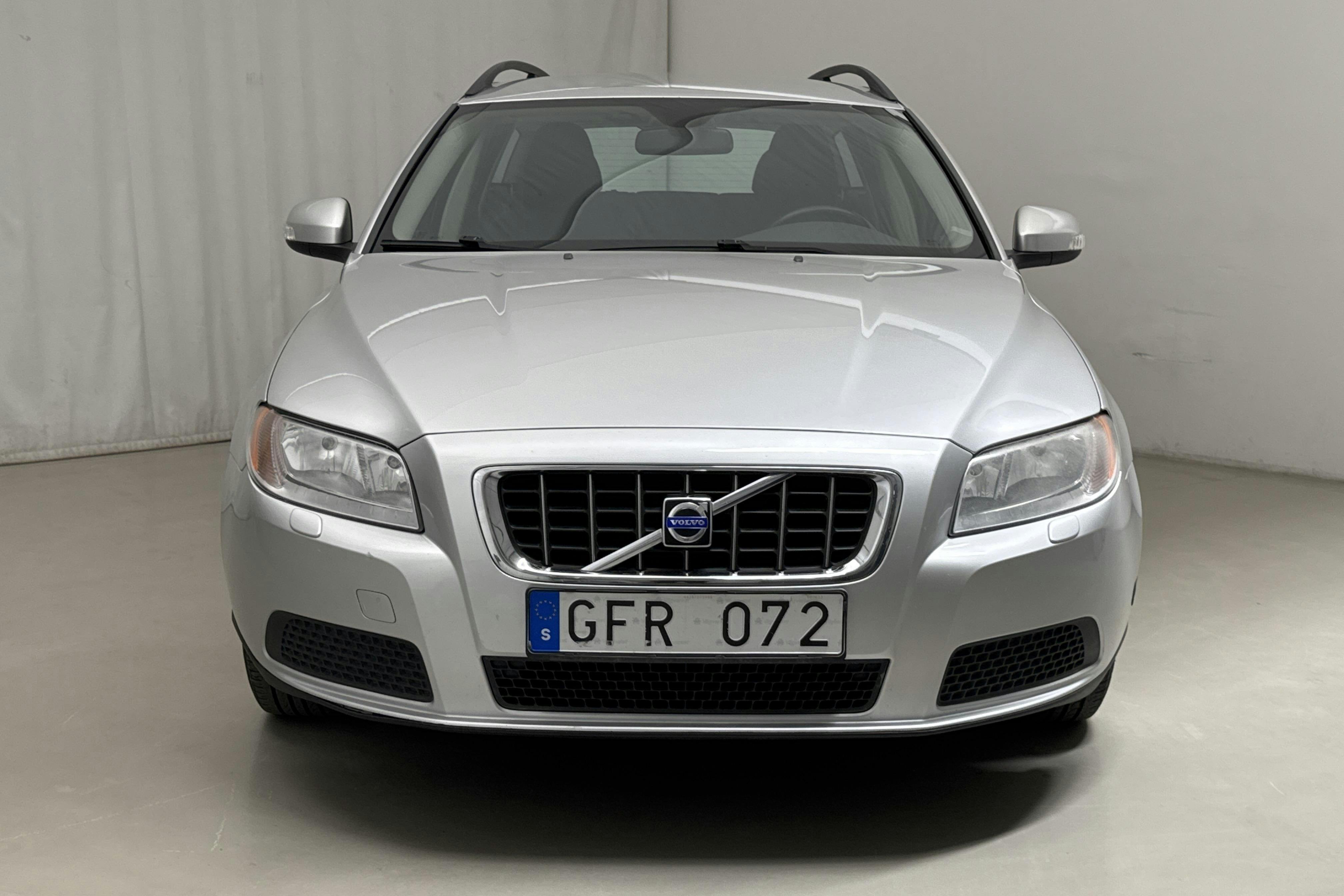 Volvo V70 II 2.0F (145hk) - 22 687 mil - Manuell - Light Grey - 2009