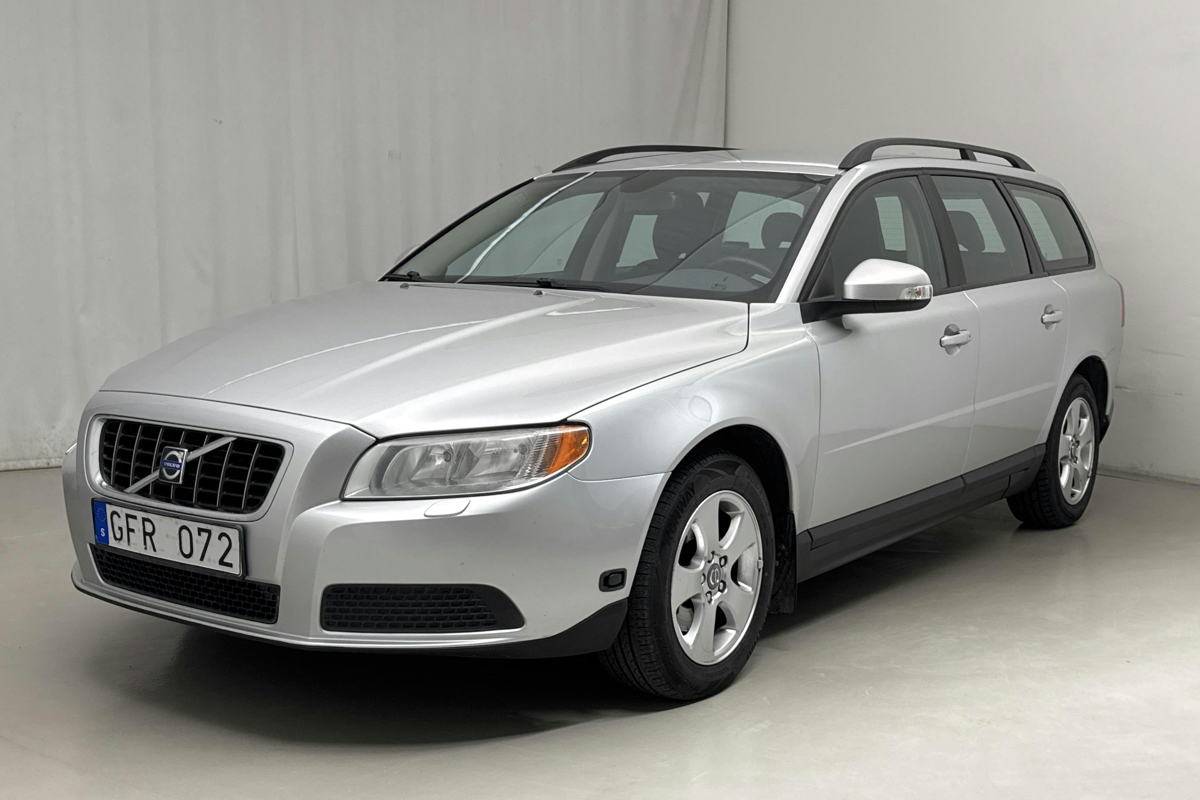 Volvo V70 II 2.0F (145hk) - 22 687 mil - Manuell - Light Grey - 2009