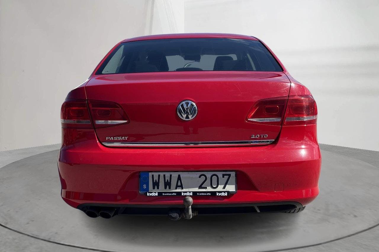 VW Passat 2.0 TDI BlueMotion Technology (140hk) - 14 505 mil - Manuell - röd - 2012