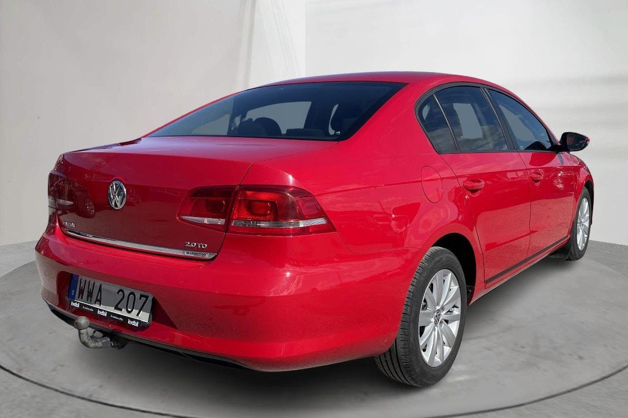 VW Passat 2.0 TDI BlueMotion Technology (140hk) - 14 505 mil - Manuell - röd - 2012