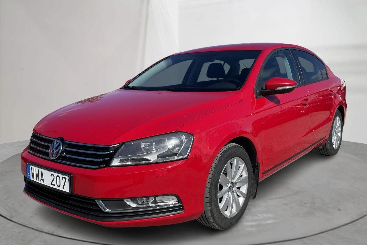 VW Passat 2.0 TDI BlueMotion Technology (140hk) - 14 505 mil - Manuell - röd - 2012