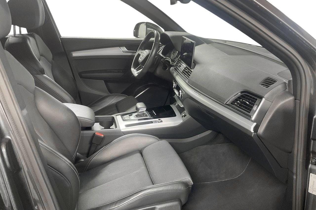 Audi Q5 55 TFSI e quattro (367hk) - 7 613 mil - Automat - grå - 2023