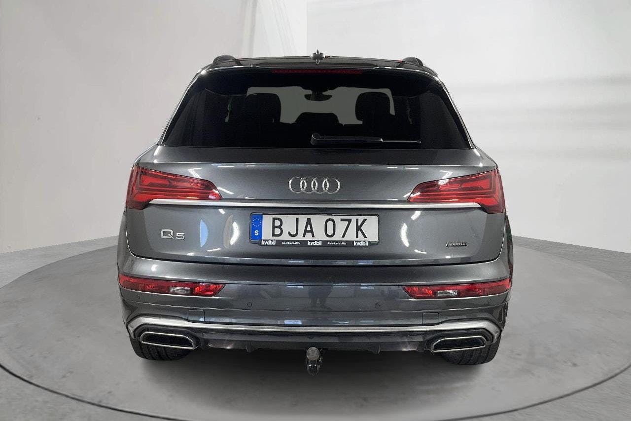 Audi Q5 55 TFSI e quattro (367hk) - 7 613 mil - Automat - grå - 2023