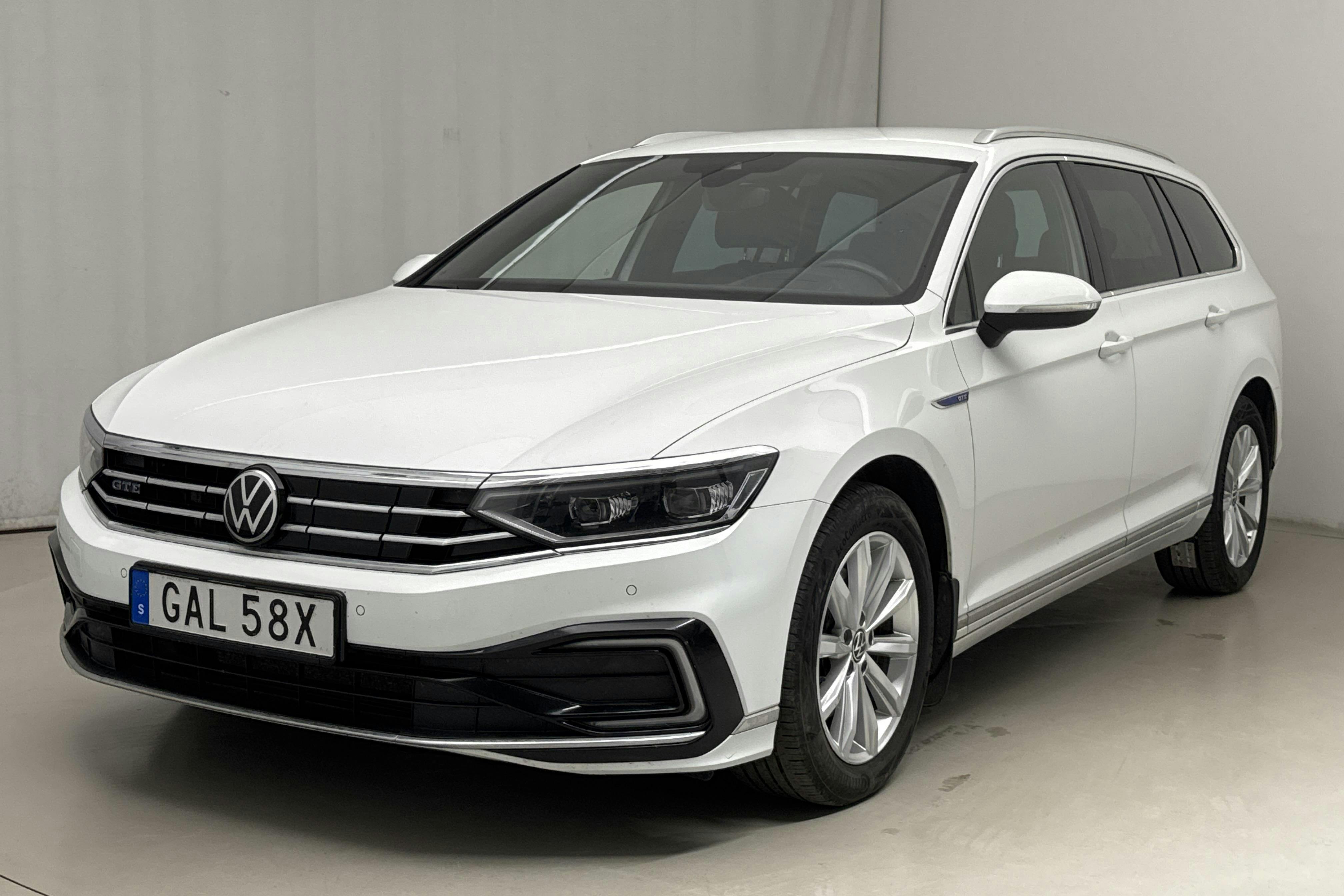 VW Passat 1.4 GTE Sportscombi (218hk) - 83 960 km - Automaatne - valge - 2021