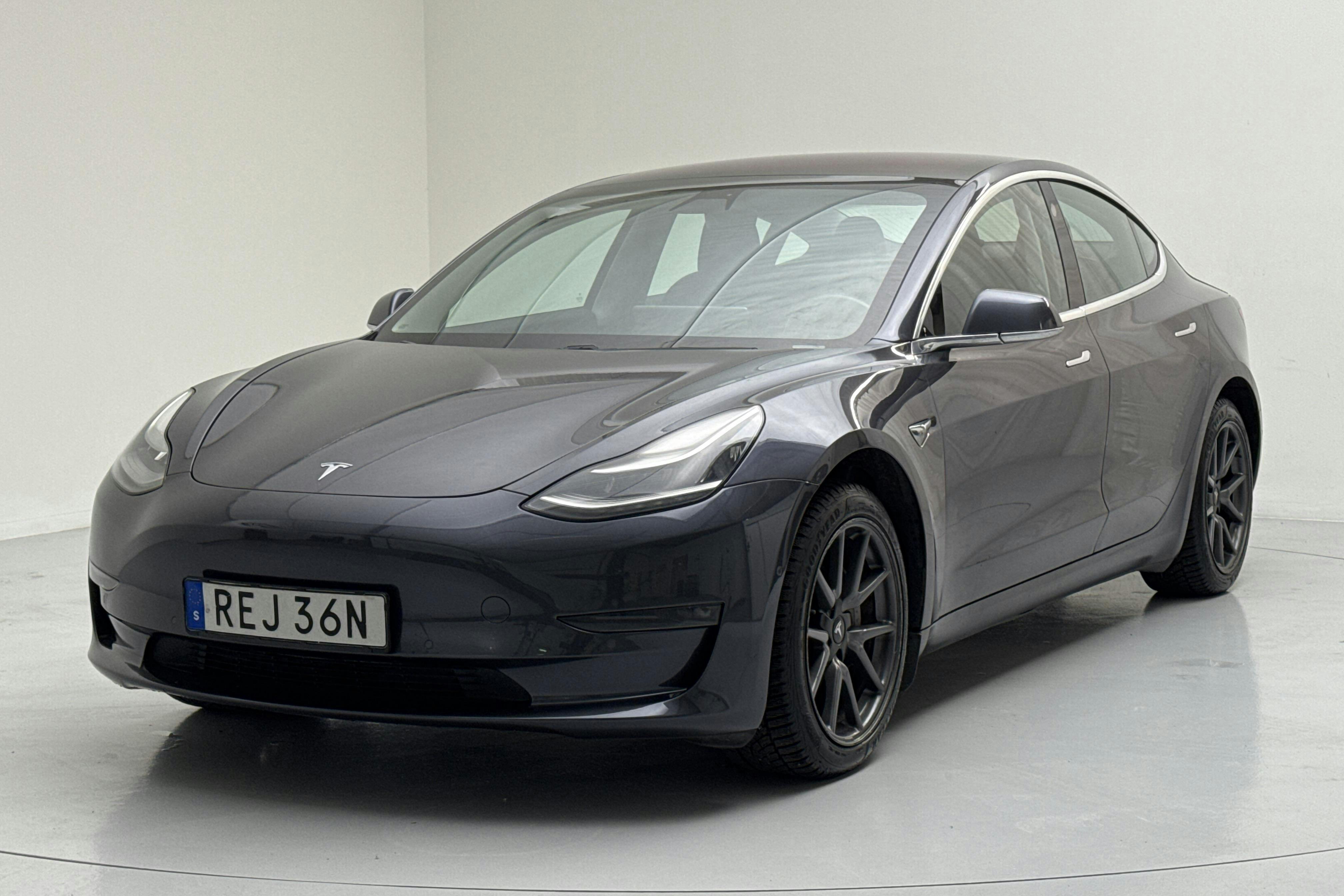 Presentationsfoto 1 av 17: Tesla Model 3 Long Range Dual Motor AWD - 17 776 mil - Automat - grå - 2019
