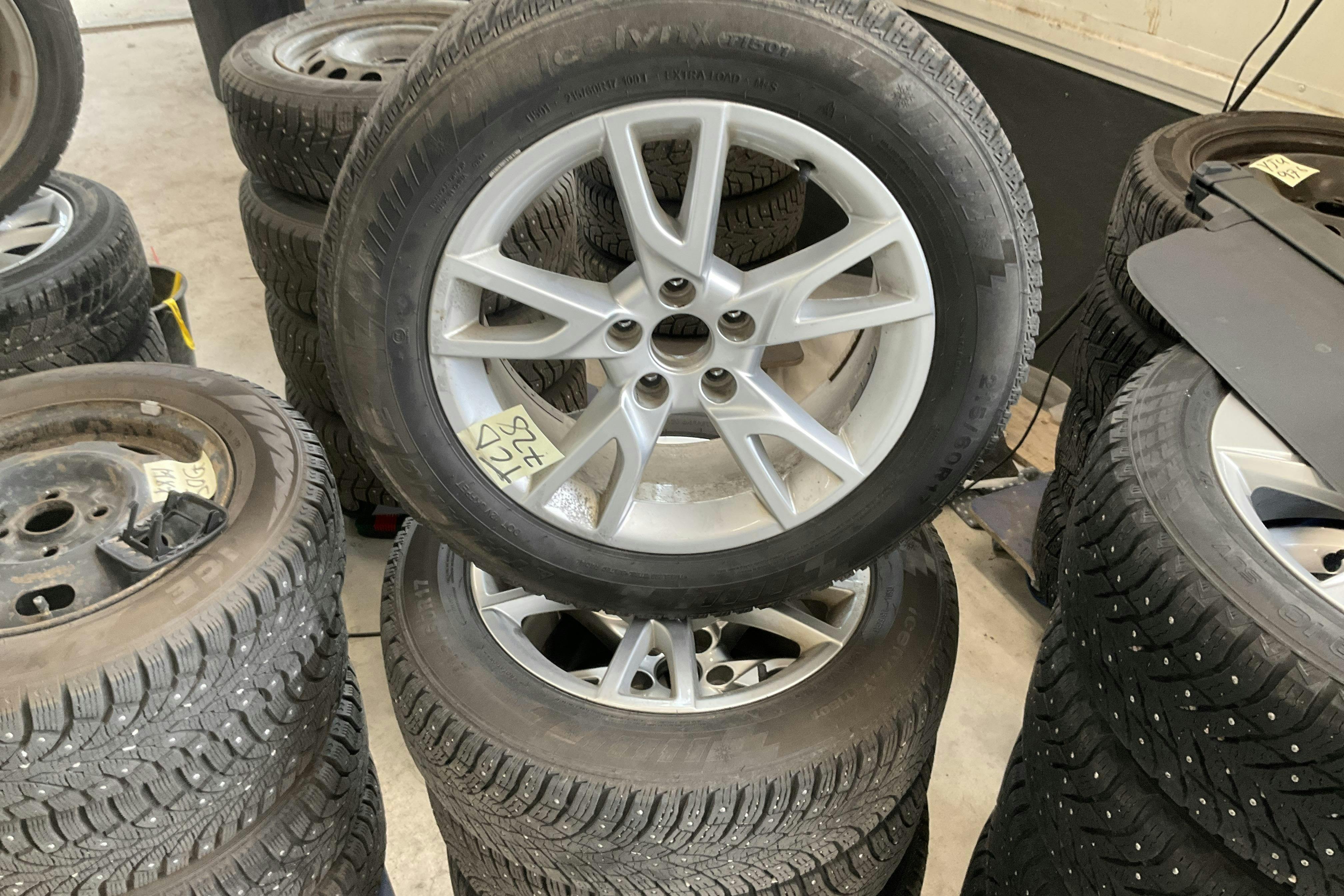 Audi Q3 35 TDI quattro (150hk) - 8 450 mil - Manuell - grå - 2019