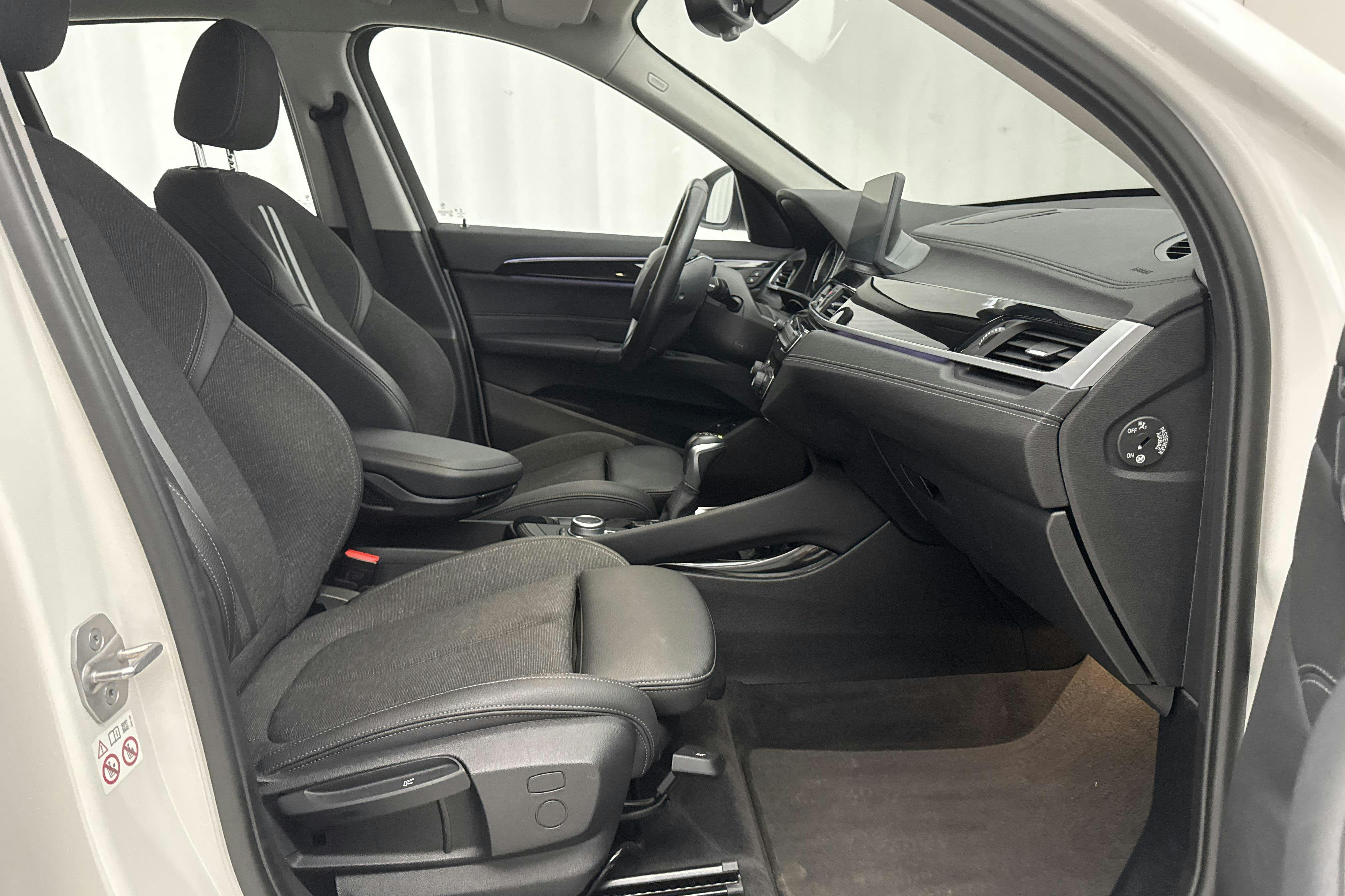 BMW X1 xDrive25e 9,7 kWh LCI, F48 (220hk) - 7 764 mil - Automat - vit - 2021