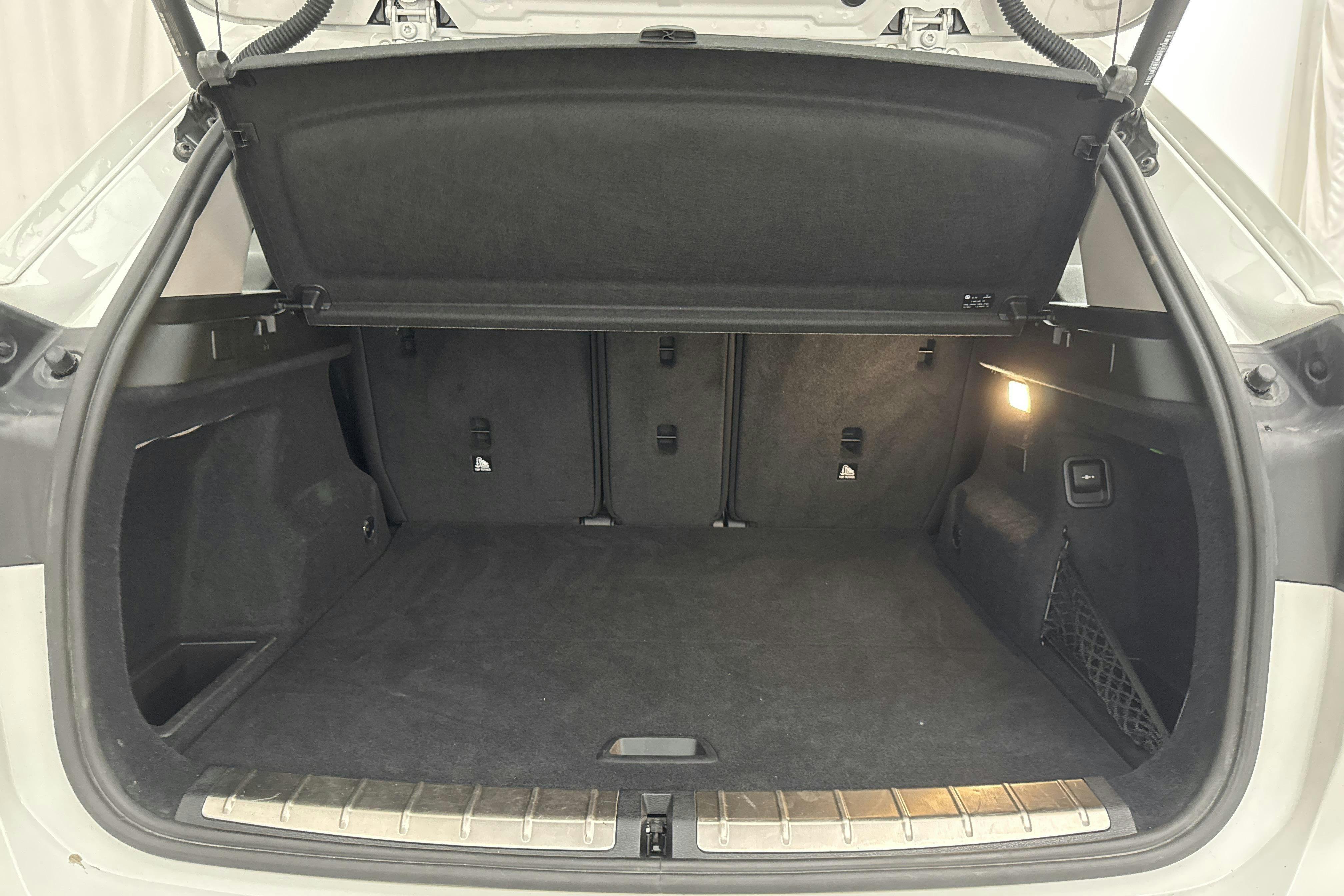 BMW X1 xDrive25e 9,7 kWh LCI, F48 (220hk) - 7 764 mil - Automat - vit - 2021