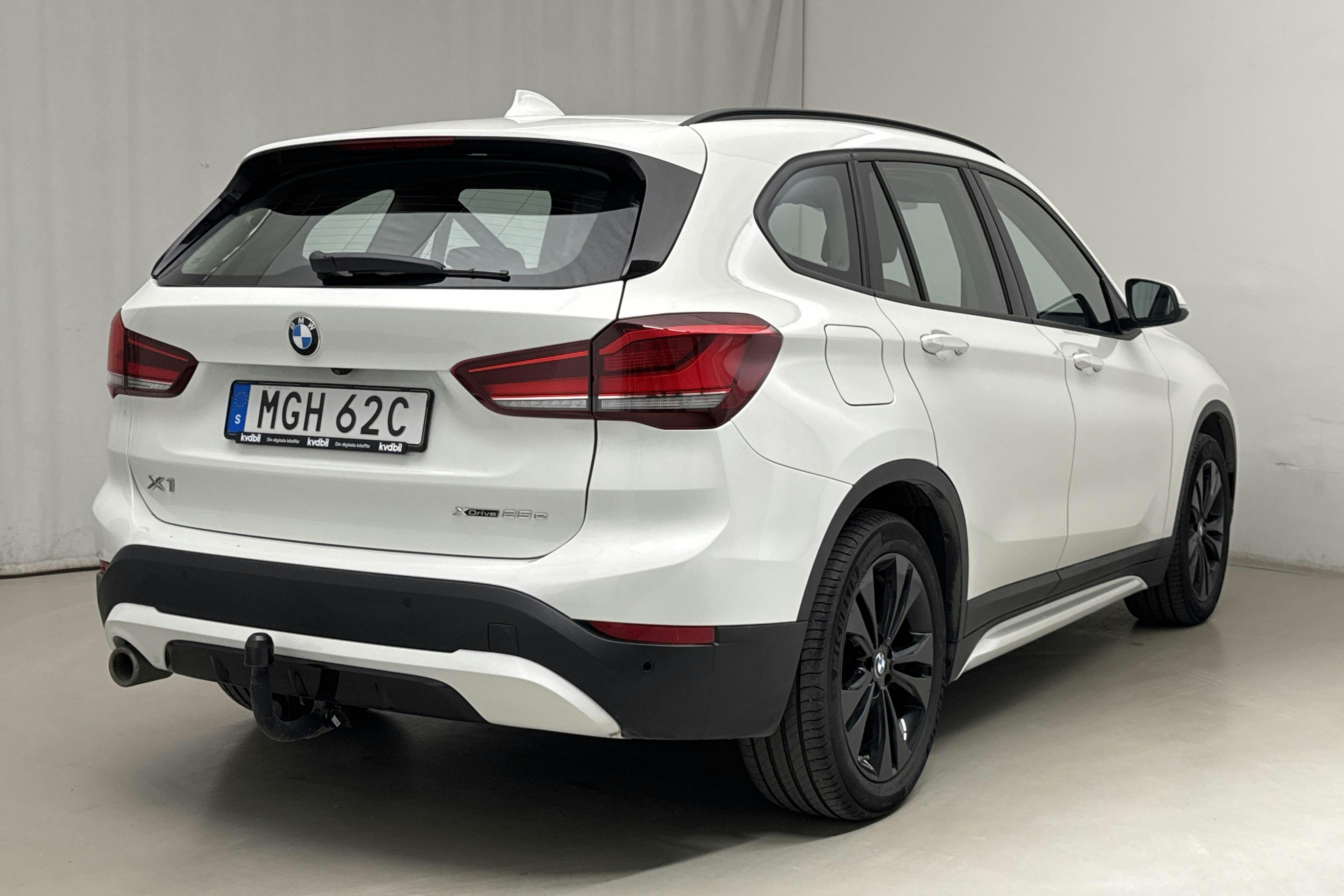 BMW X1 xDrive25e 9,7 kWh LCI, F48 (220hk) - 7 764 mil - Automat - vit - 2021