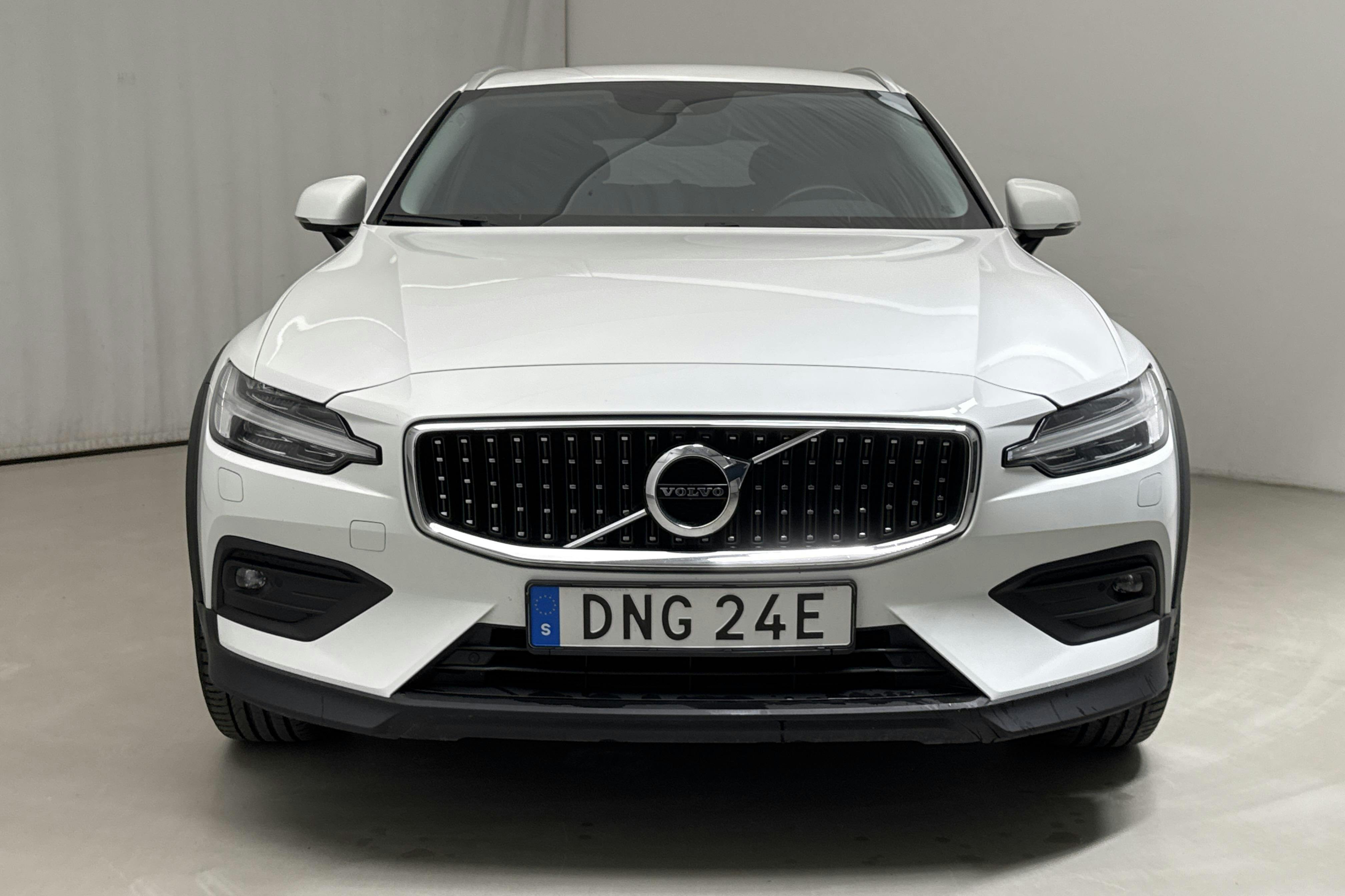 Volvo V60 B4 Cross Country AWD Mildhybrid, Diesel (197hk) - 9 996 mil - Automat - vit - 2021