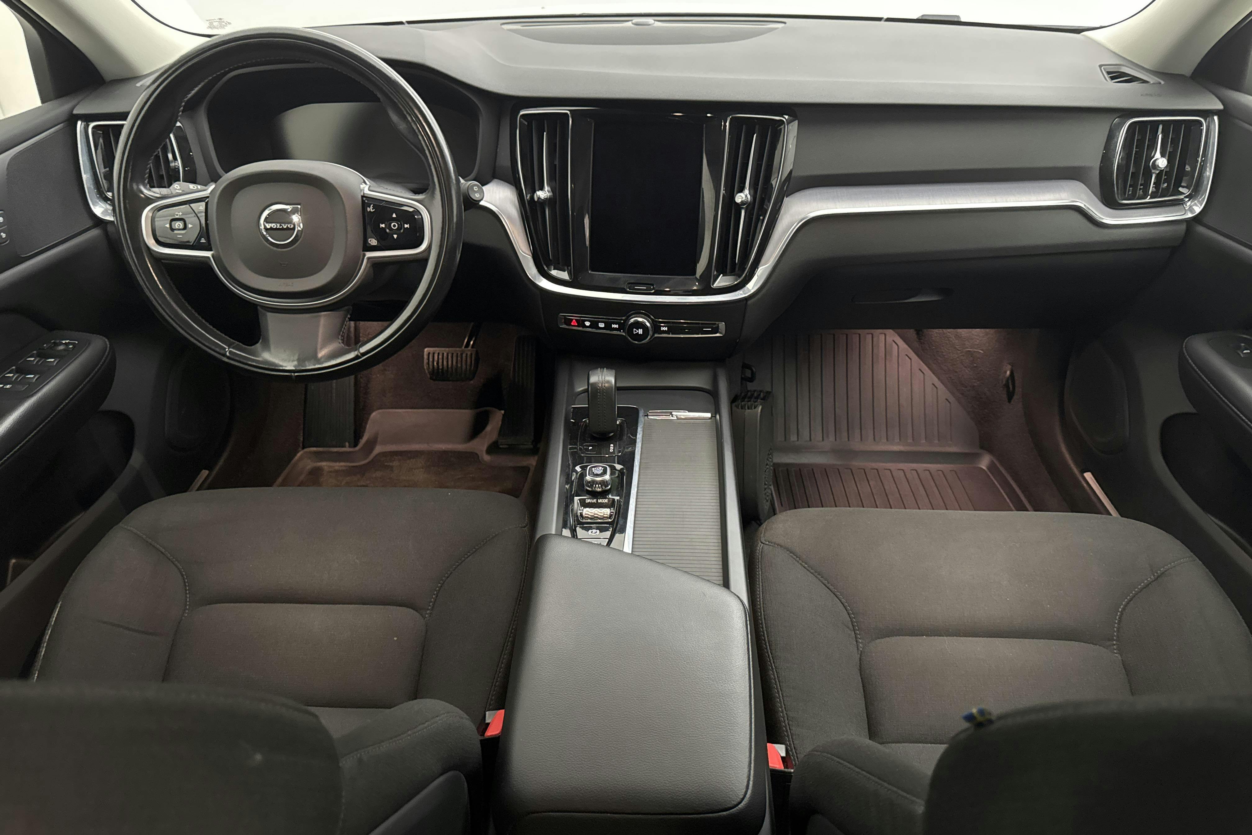 Volvo V60 B4 Cross Country AWD Mildhybrid, Diesel (197hk) - 9 996 mil - Automat - vit - 2021
